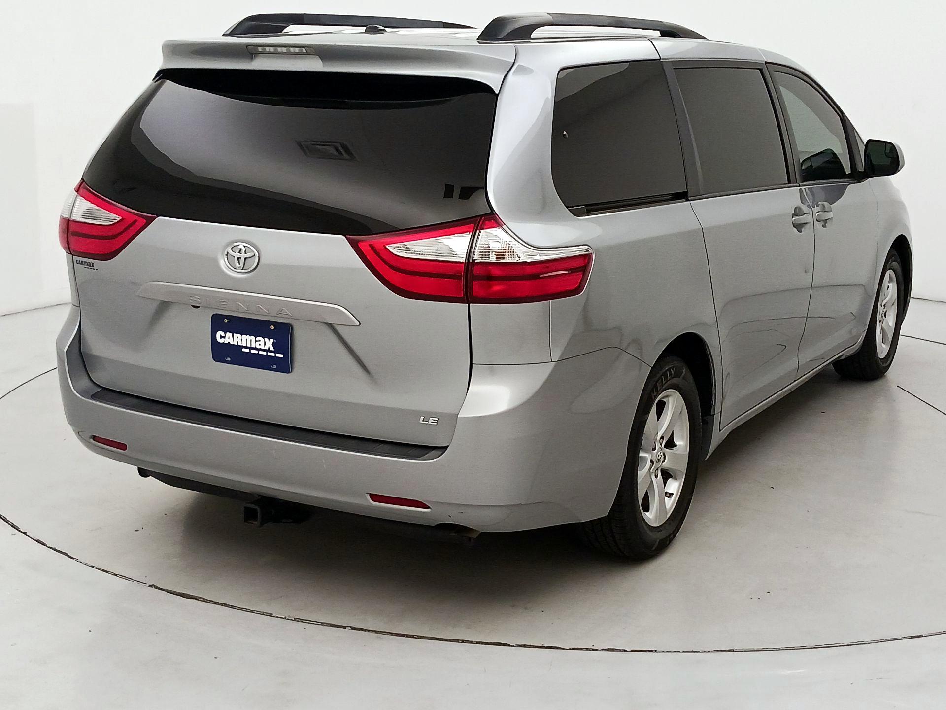 Thumbnail: 2017 Toyota Sienna - 5