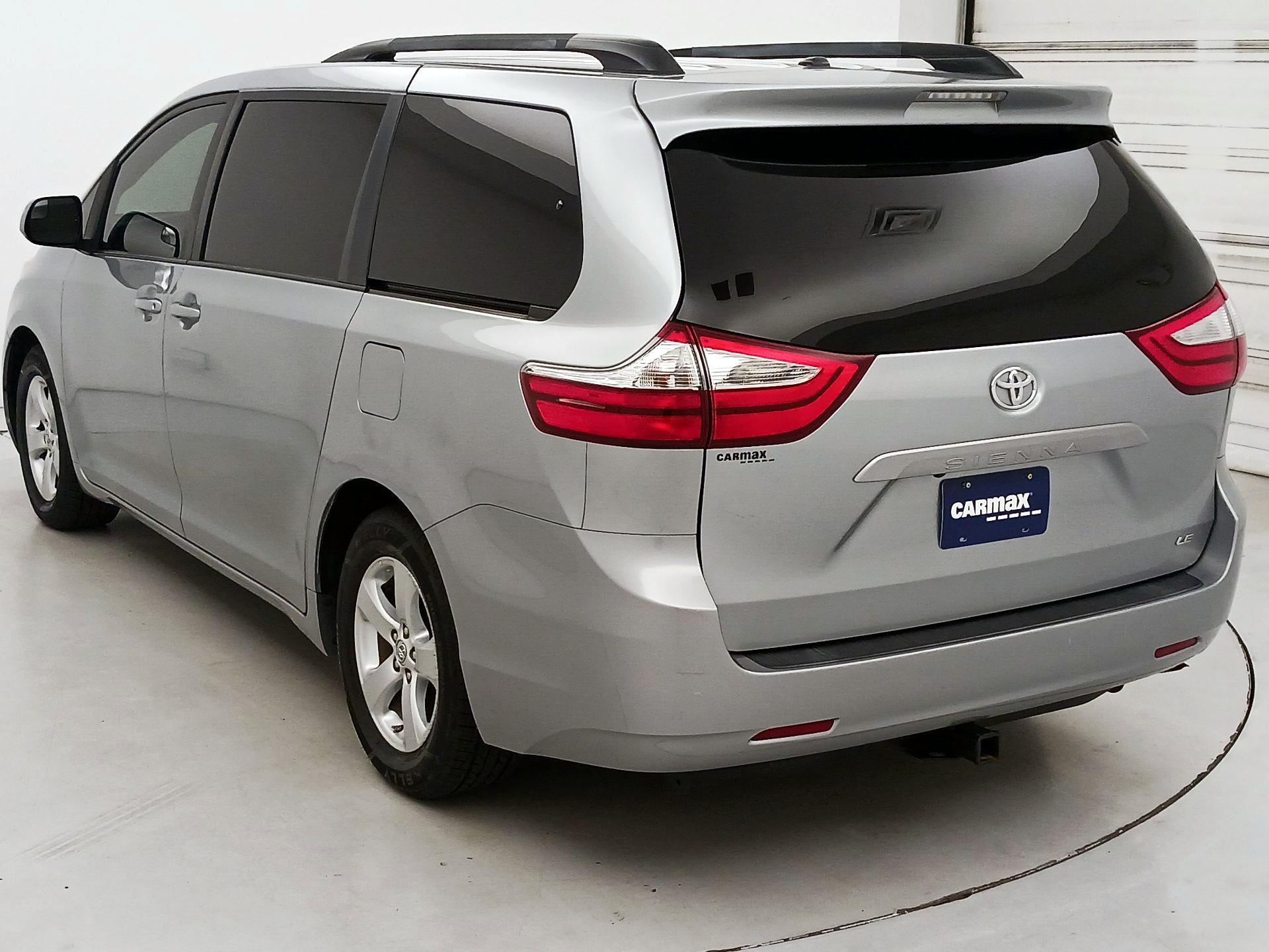 Thumbnail: 2017 Toyota Sienna - 7