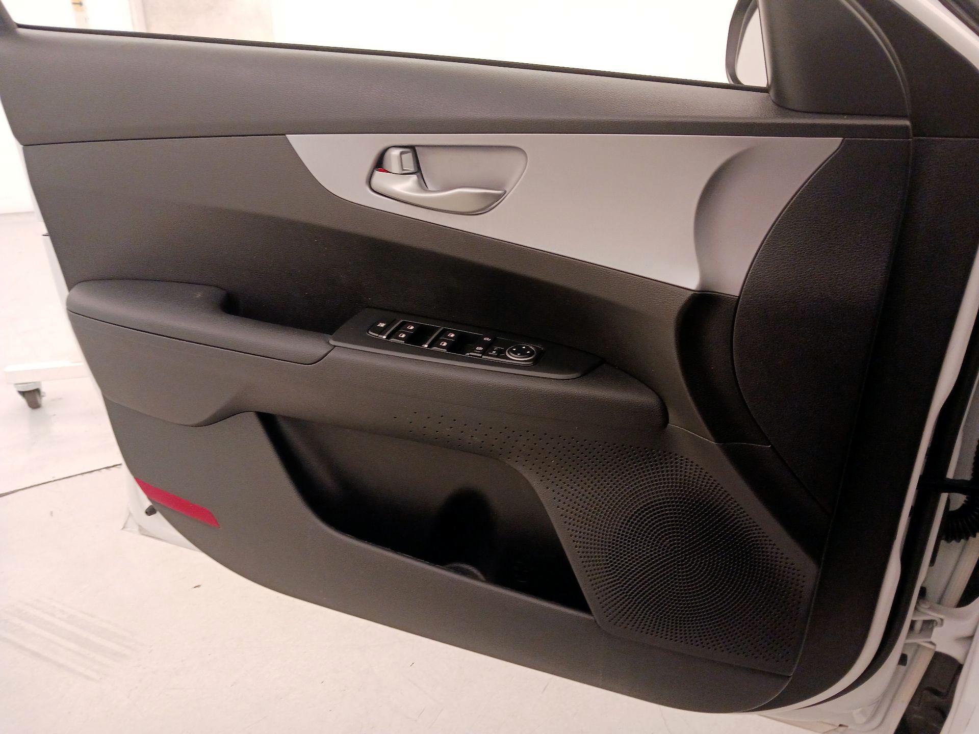 Thumbnail: 2023 Kia Forte - 12