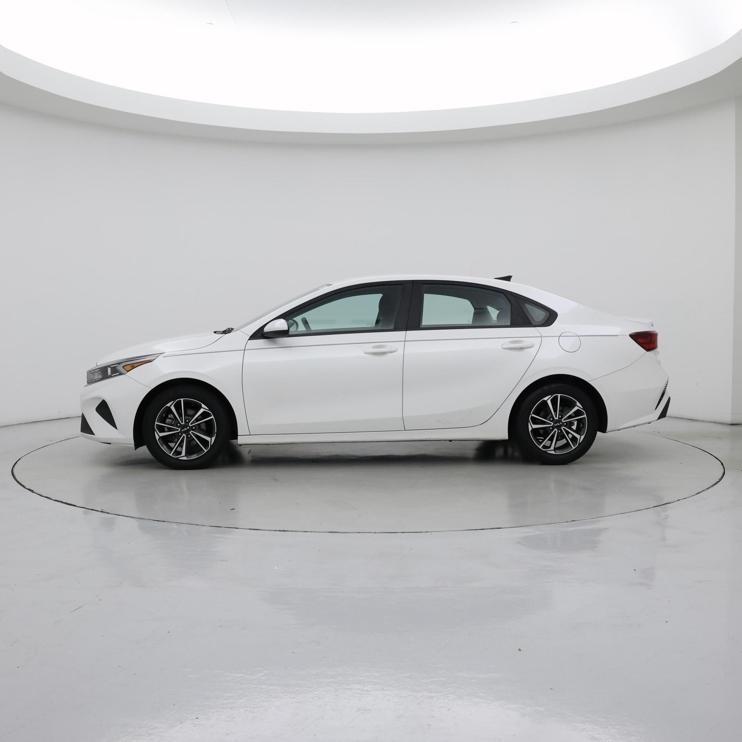 Thumbnail: 2023 Kia Forte - 3