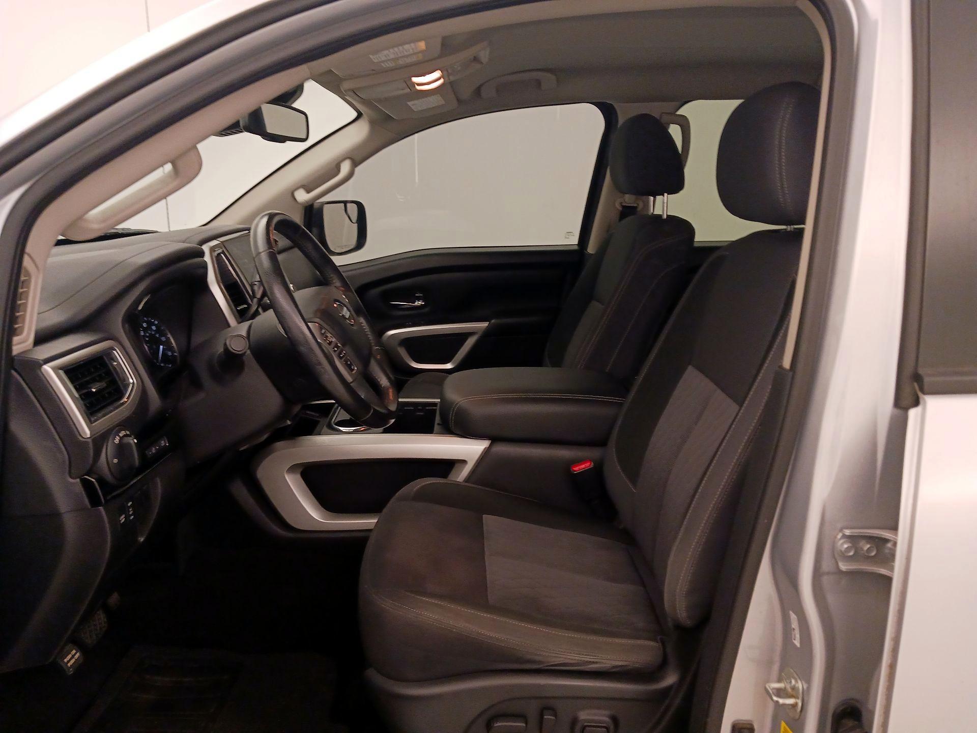 Thumbnail: 2020 Nissan Titan - 11