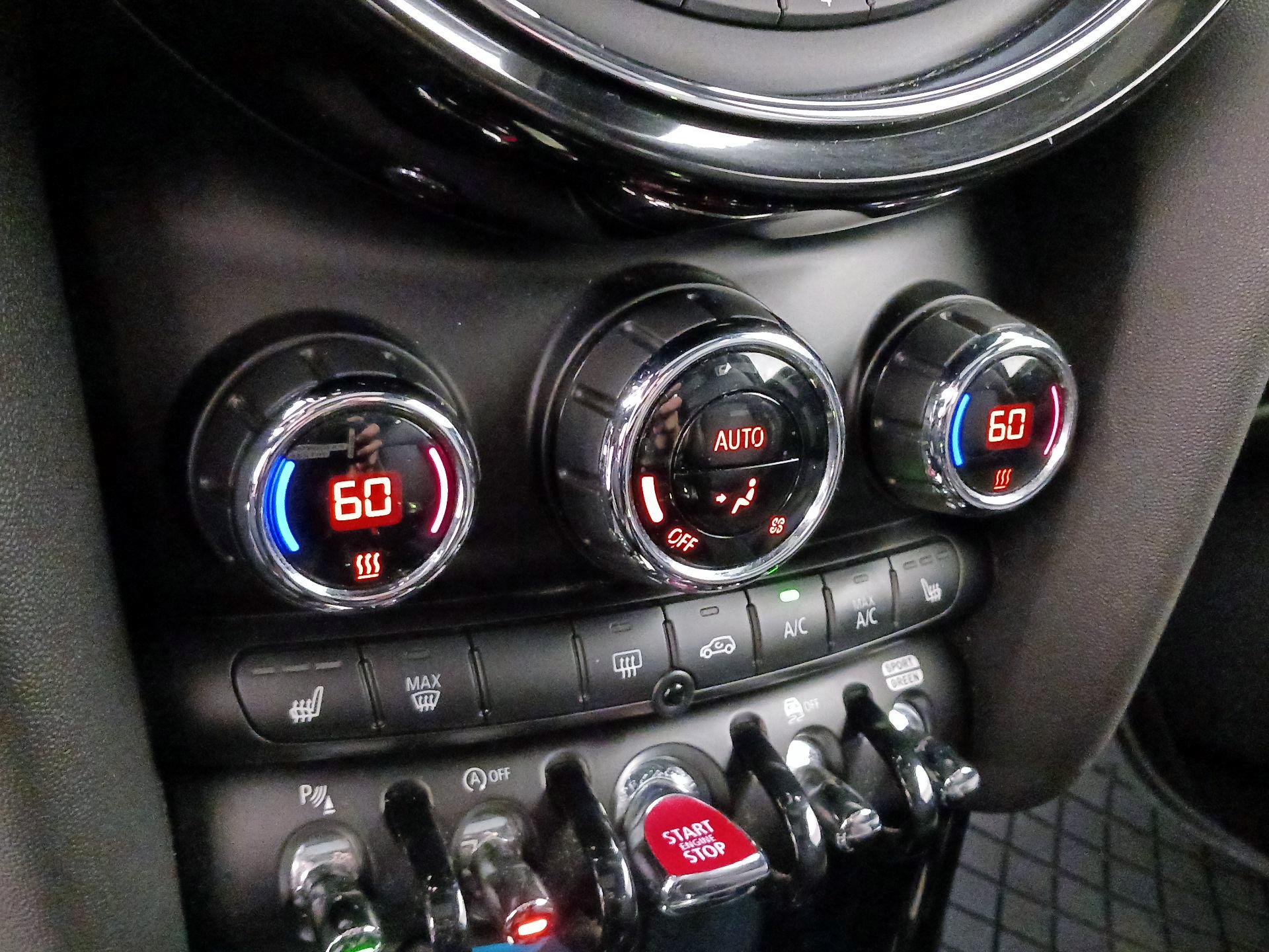 Thumbnail: 2018 MINI Cooper Hardtop - 17
