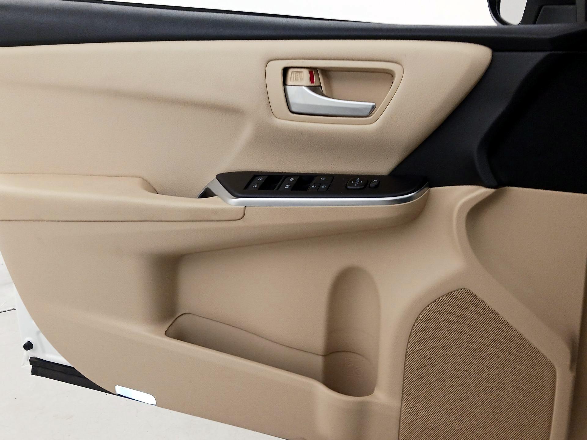 Thumbnail: 2017 Toyota Camry - 12