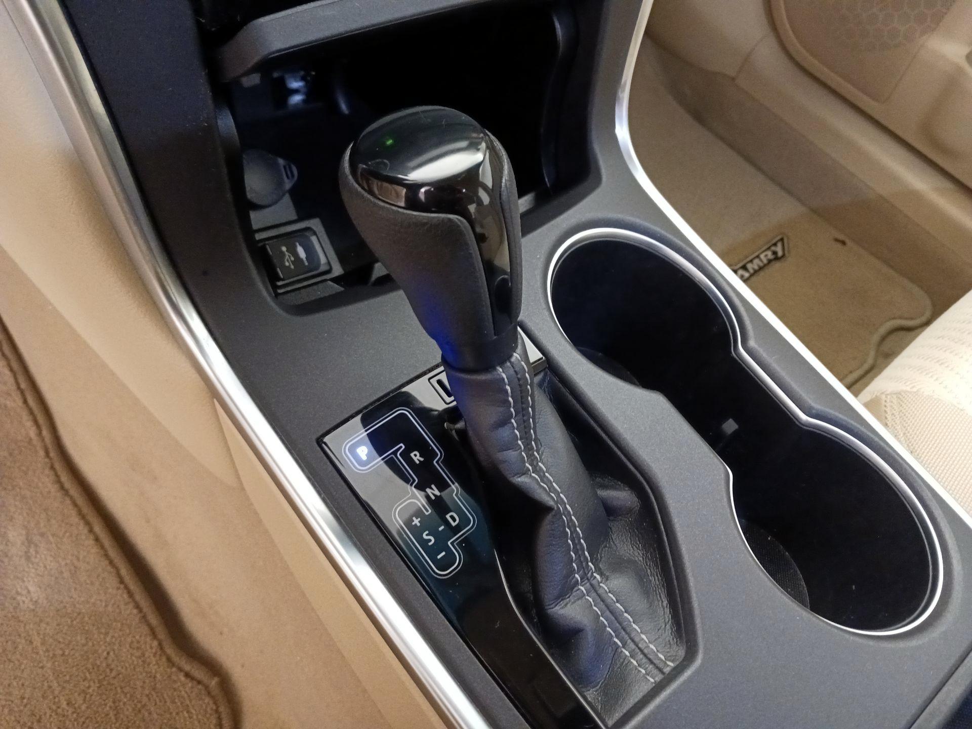 Thumbnail: 2017 Toyota Camry - 17