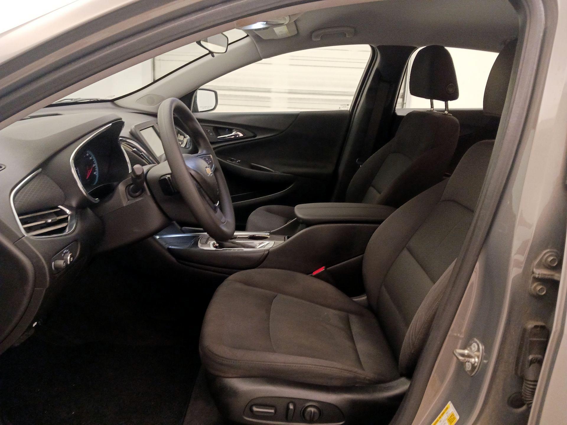 Thumbnail: 2017 Chevrolet Malibu - 9