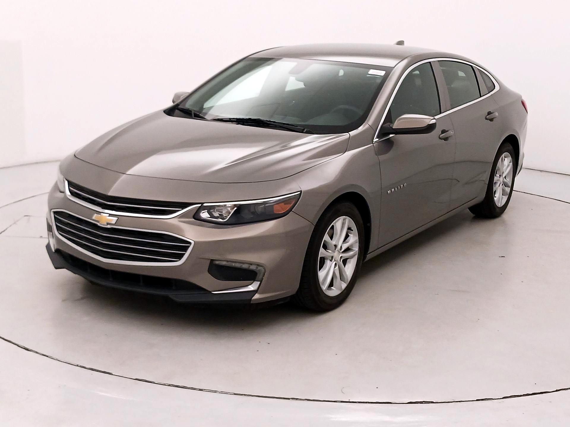 Thumbnail: 2017 Chevrolet Malibu - 3