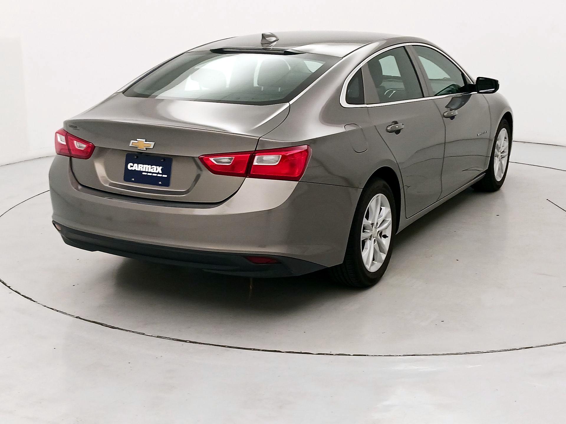 Thumbnail: 2017 Chevrolet Malibu - 5