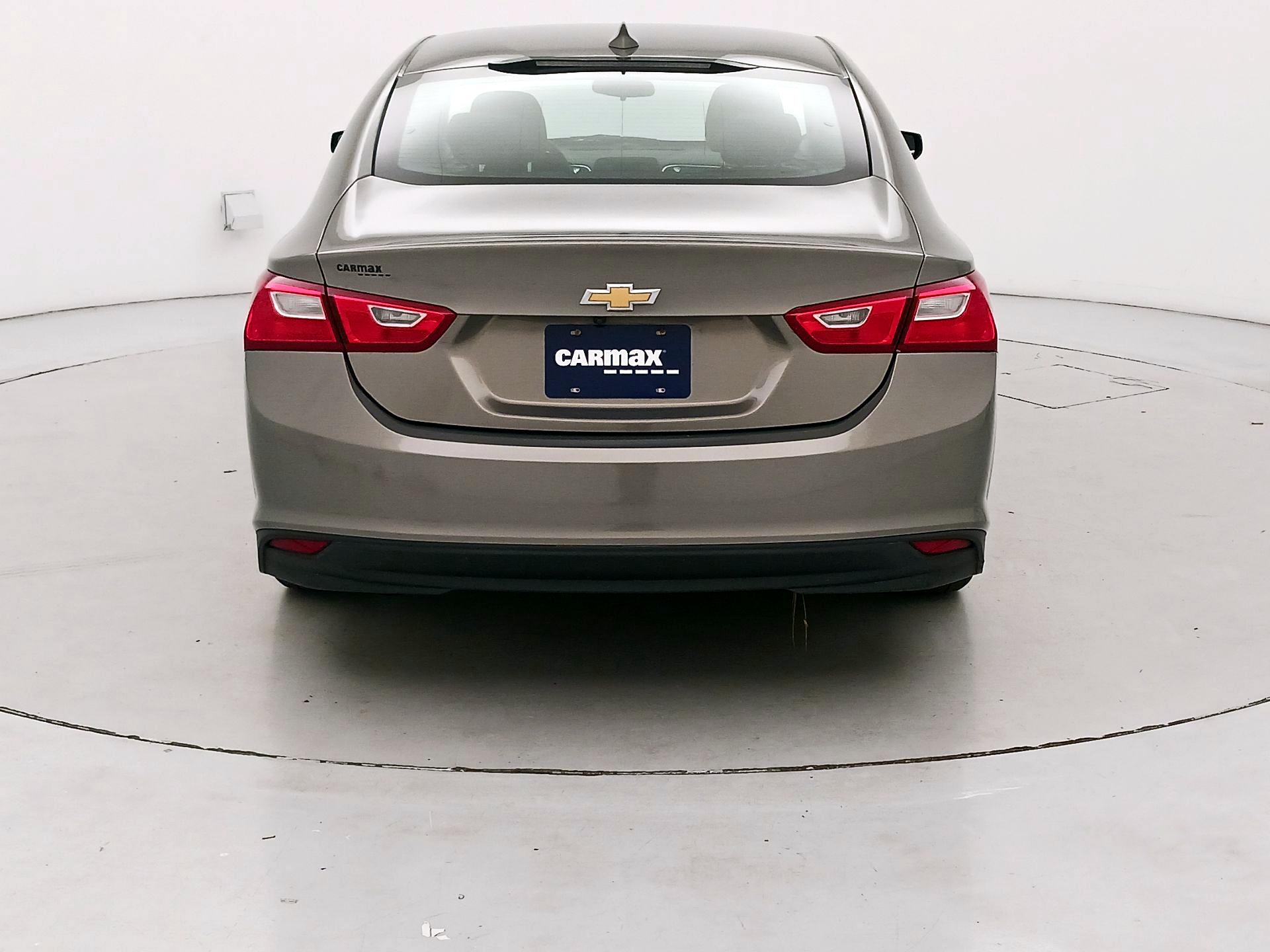Thumbnail: 2017 Chevrolet Malibu - 6