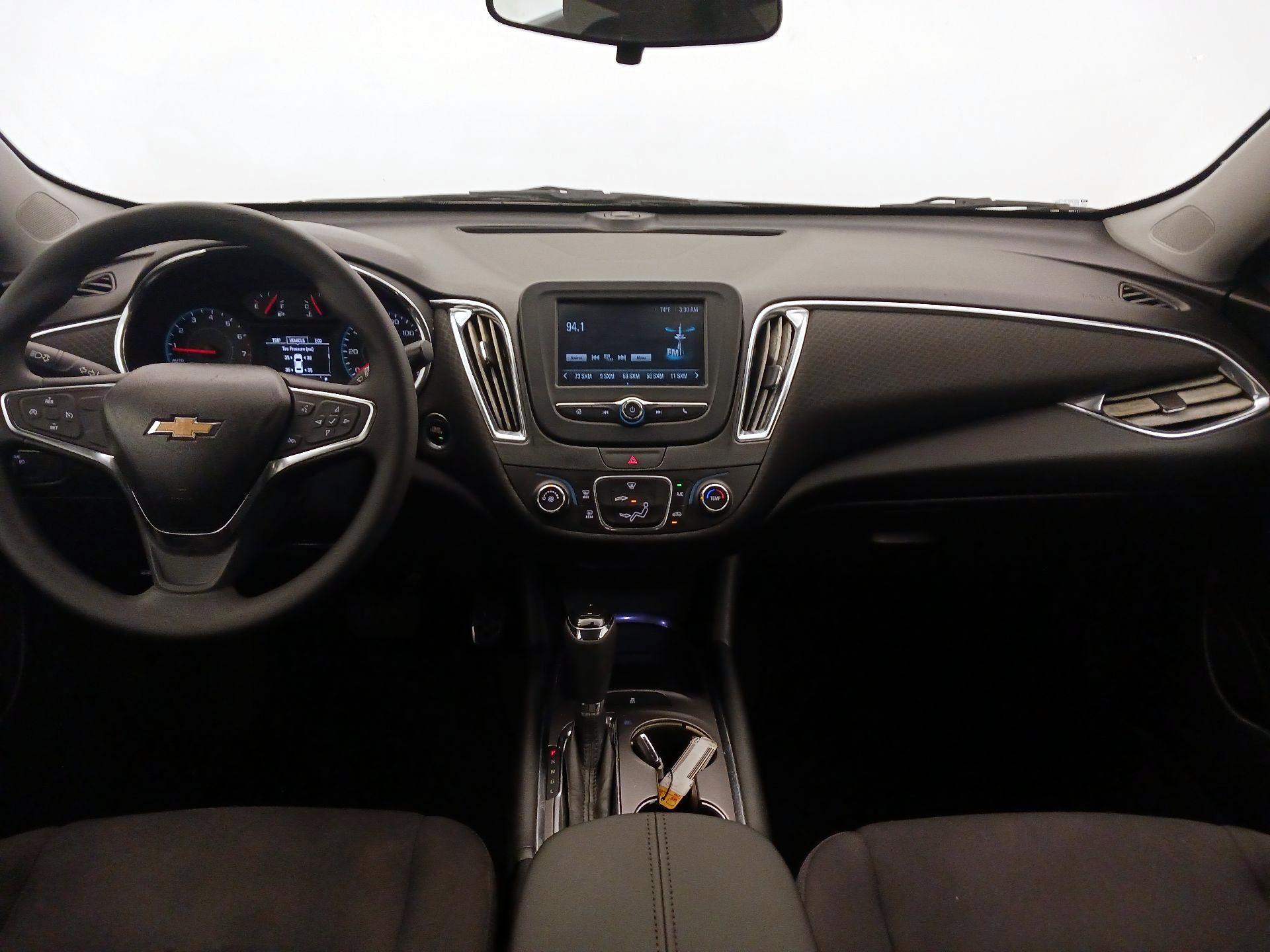 Thumbnail: 2017 Chevrolet Malibu - 8