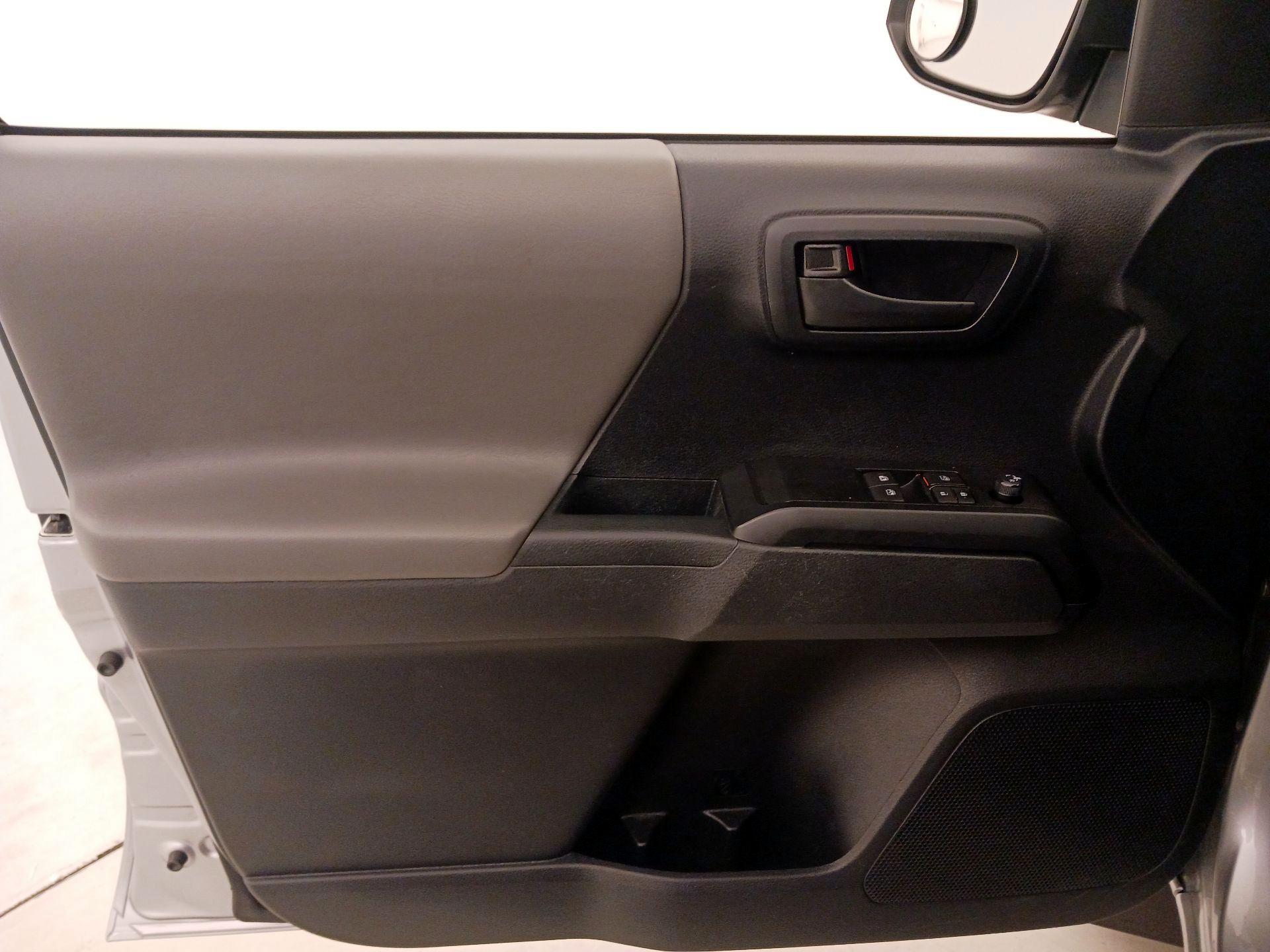 Thumbnail: 2020 Toyota Tacoma - 12