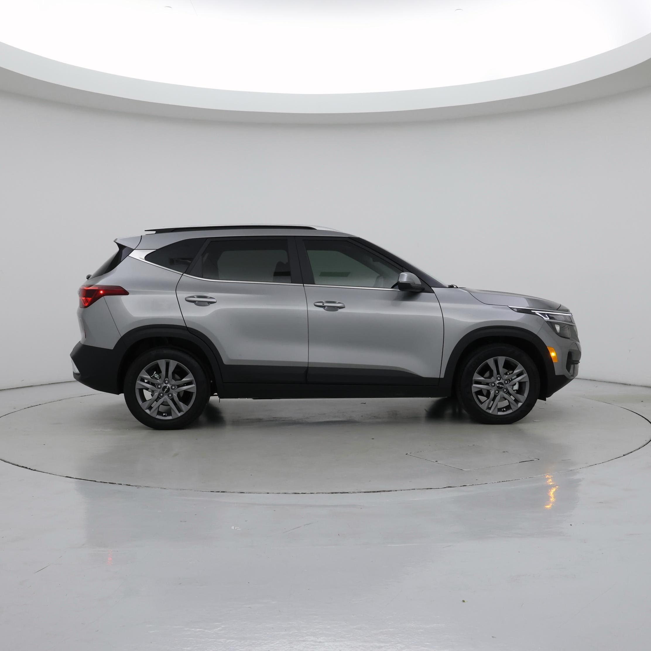 Thumbnail: 2023 Kia Seltos - 7