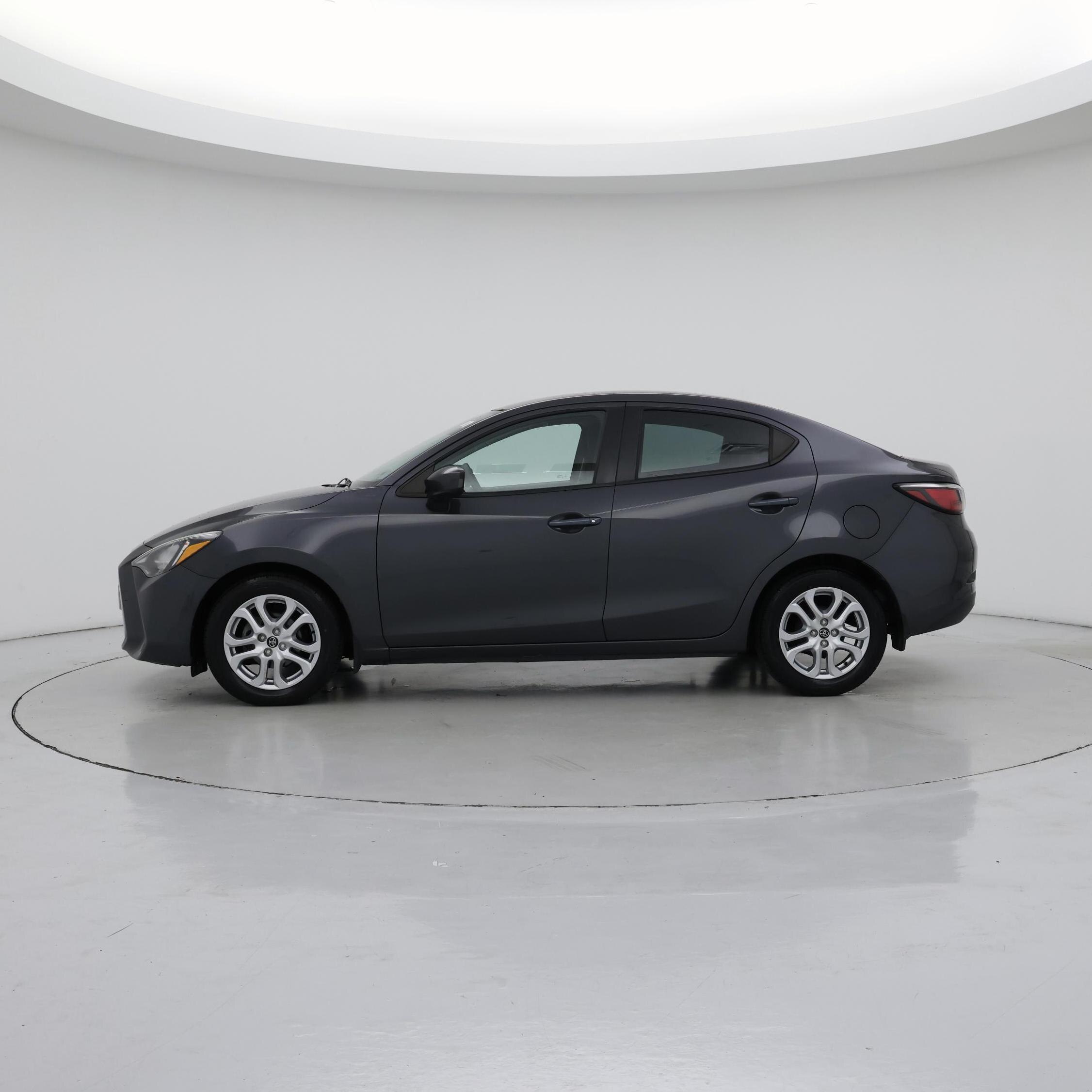 Thumbnail: 2018 Toyota Yaris iA - 3