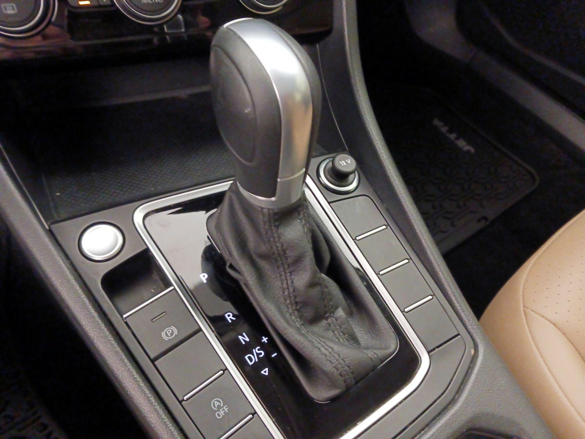 Thumbnail: 2019 Volkswagen Jetta - 17