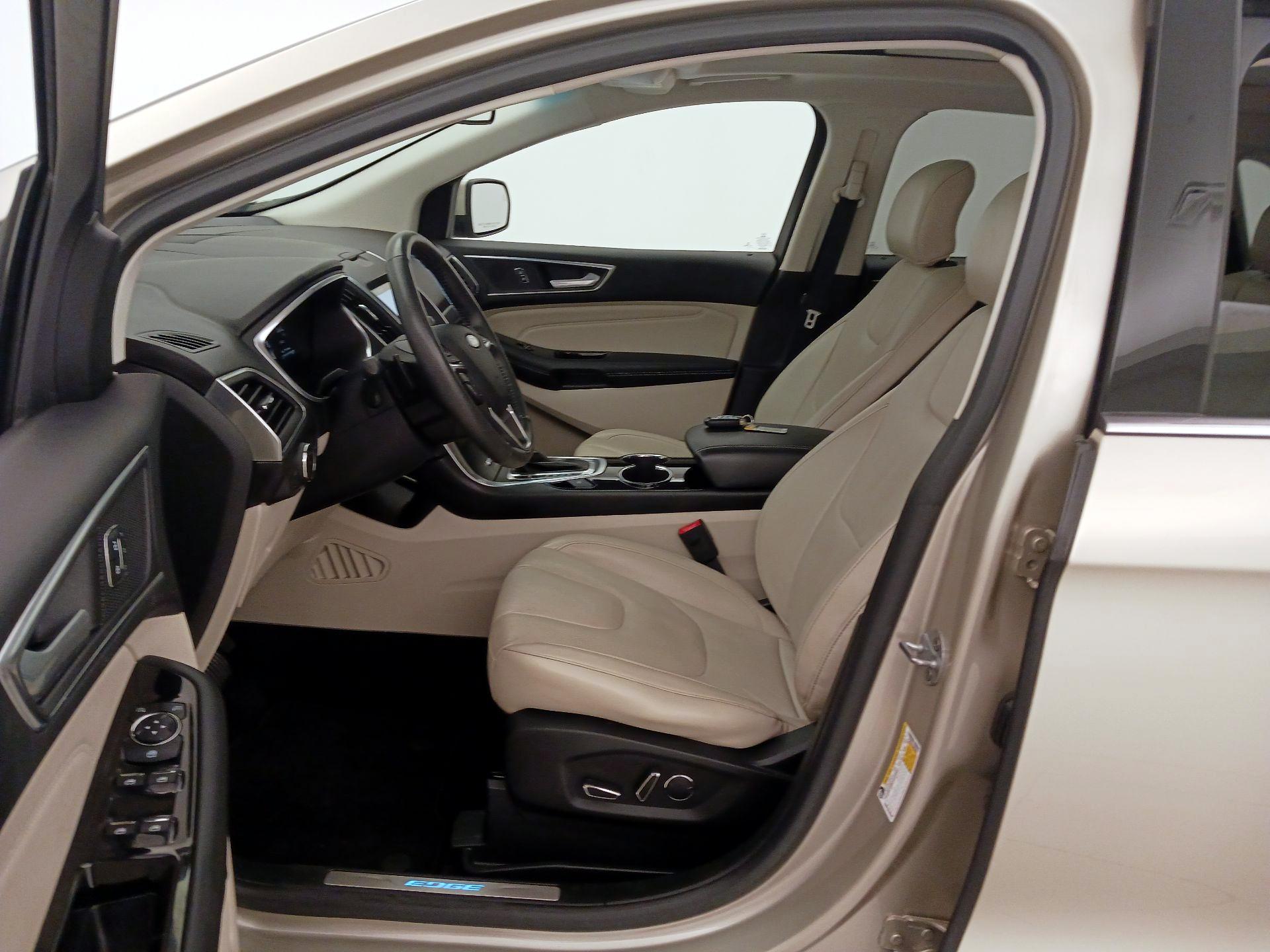 Thumbnail: 2017 Ford Edge - 11