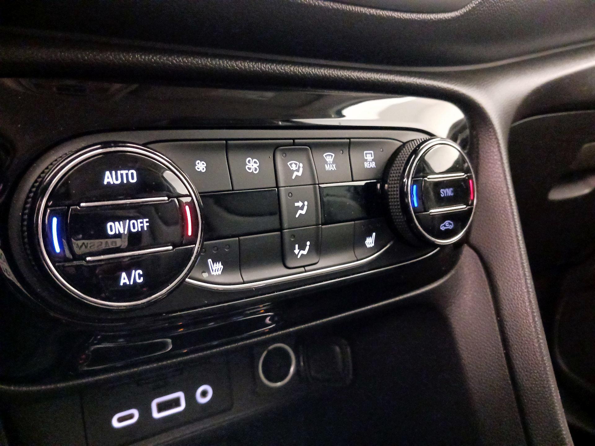 Thumbnail: 2022 Buick Encore GX - 17