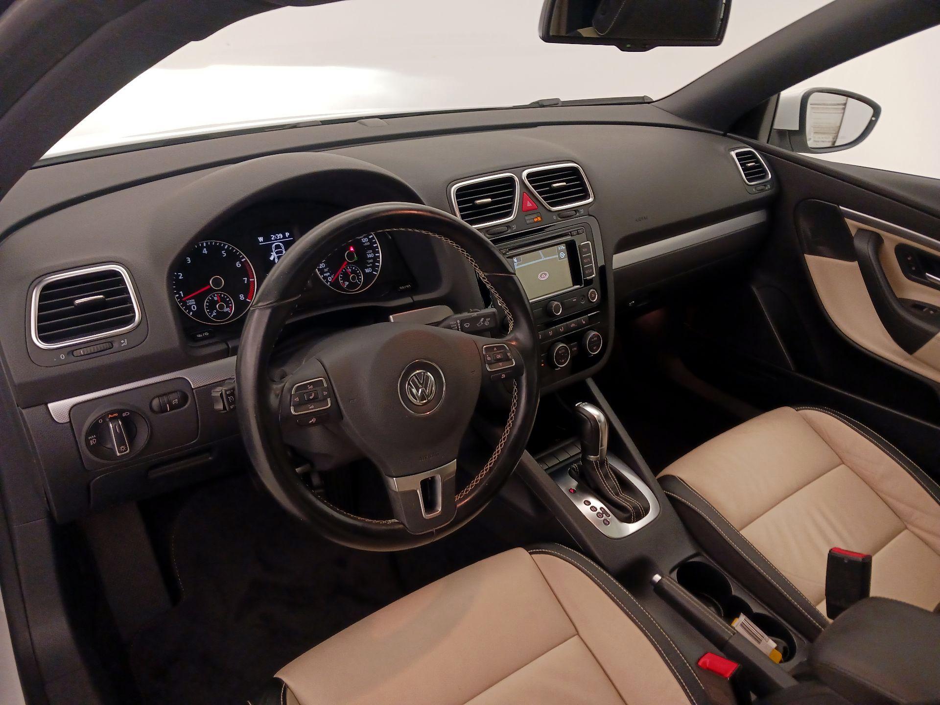 Thumbnail: 2015 Volkswagen Eos - 9