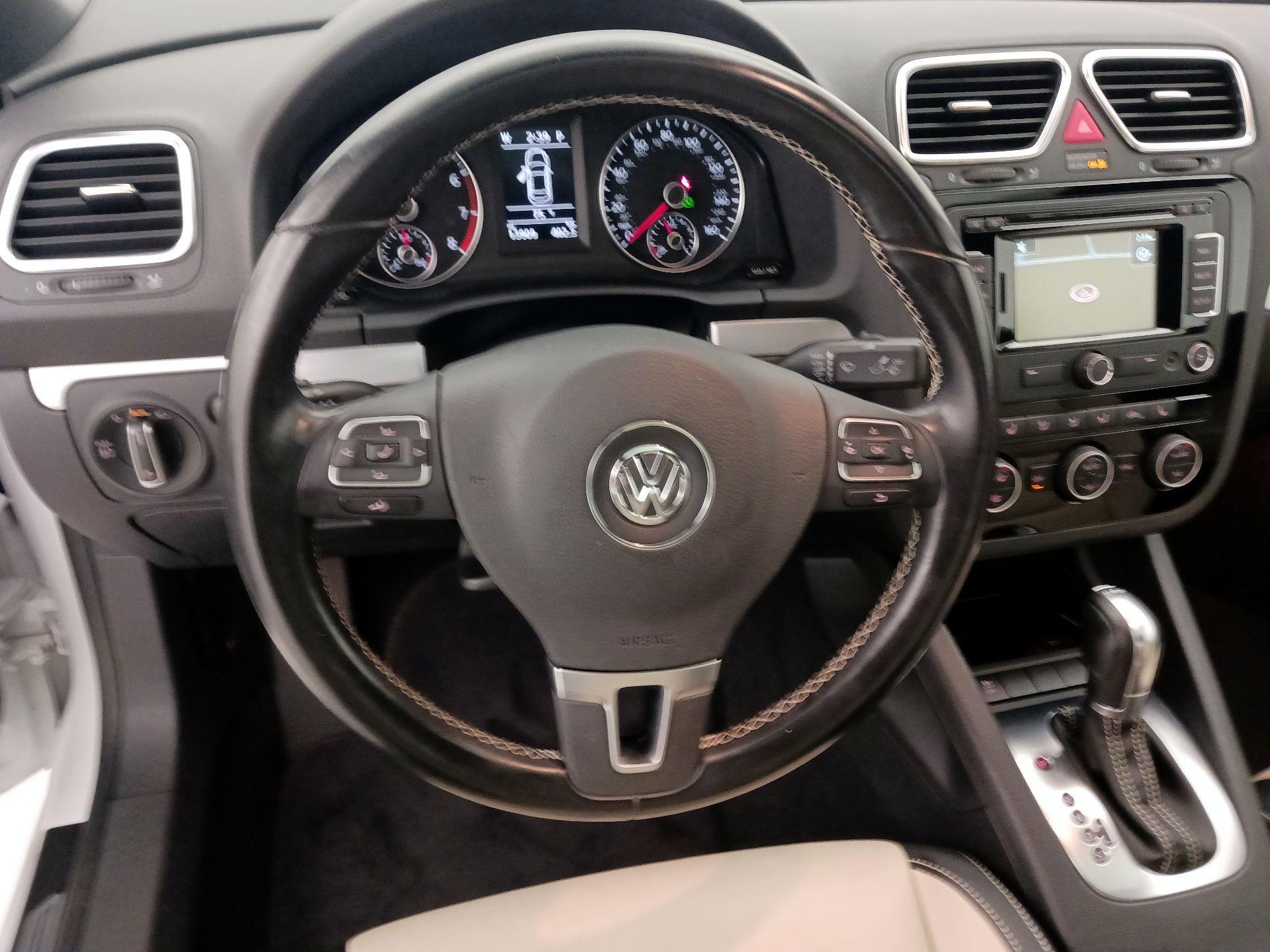 Thumbnail: 2015 Volkswagen Eos - 10