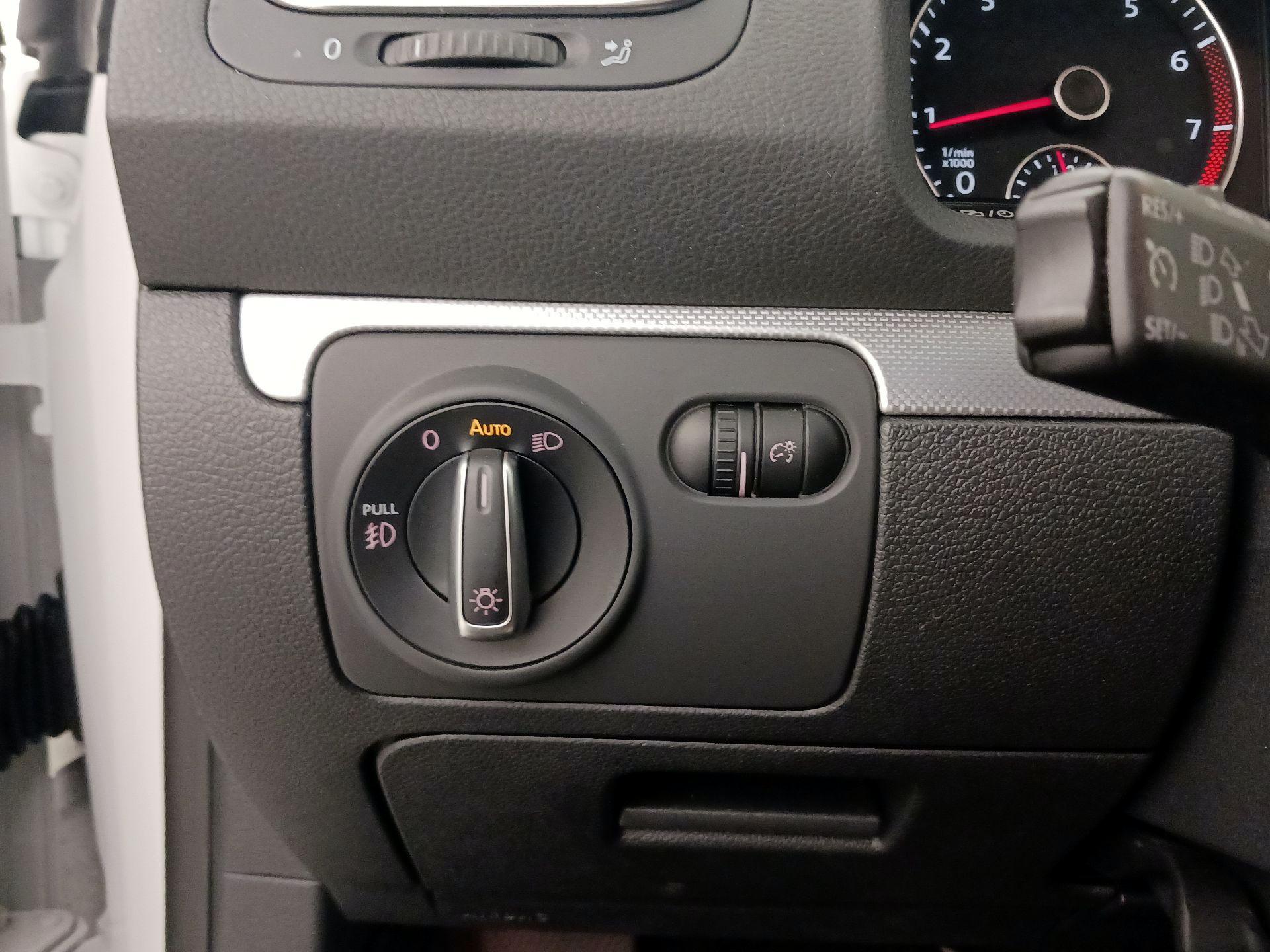 Thumbnail: 2015 Volkswagen Eos - 13