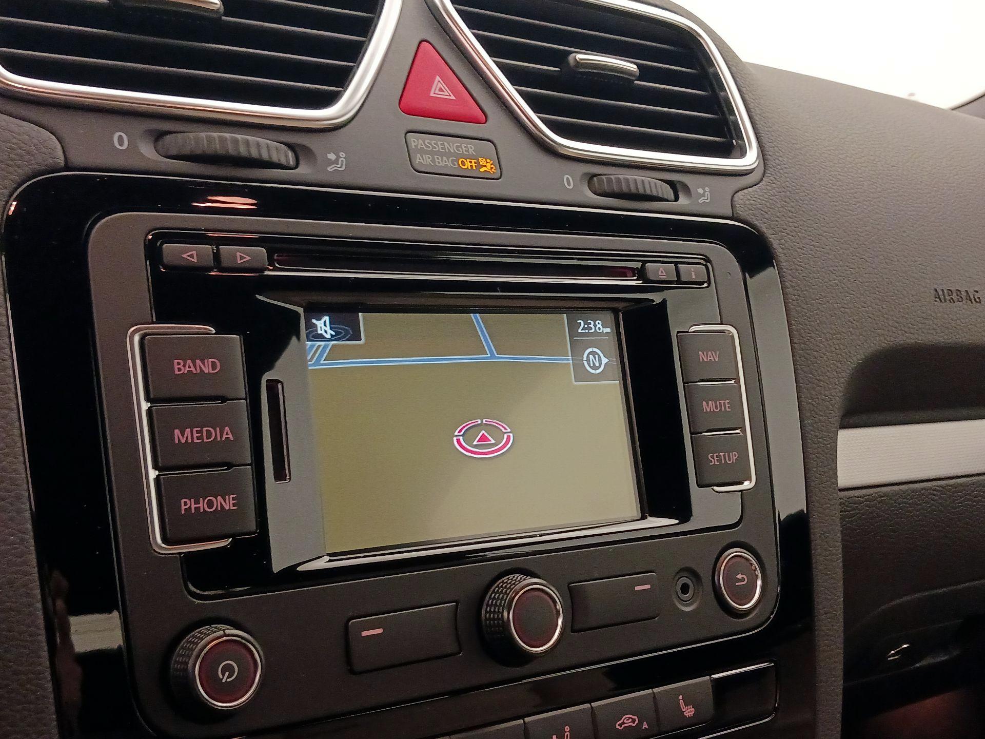 Thumbnail: 2015 Volkswagen Eos - 14