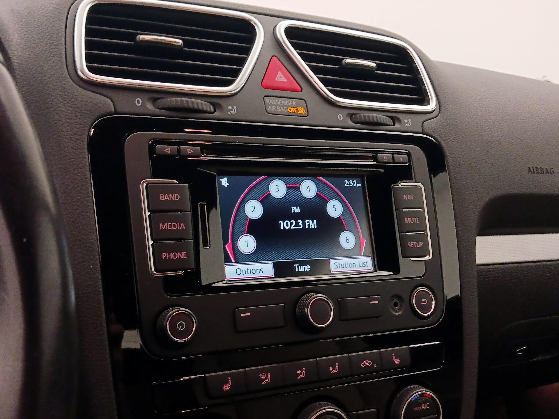 Thumbnail: 2015 Volkswagen Eos - 16