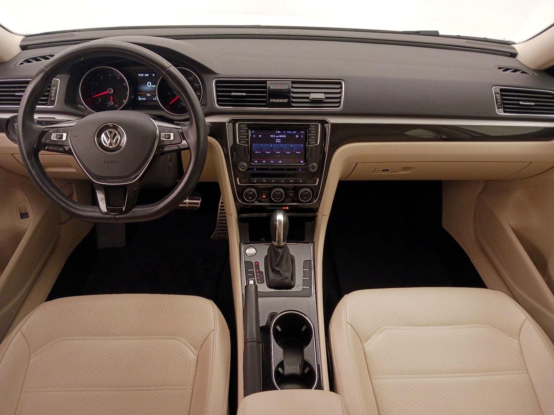 Thumbnail: 2019 Volkswagen Passat - 9