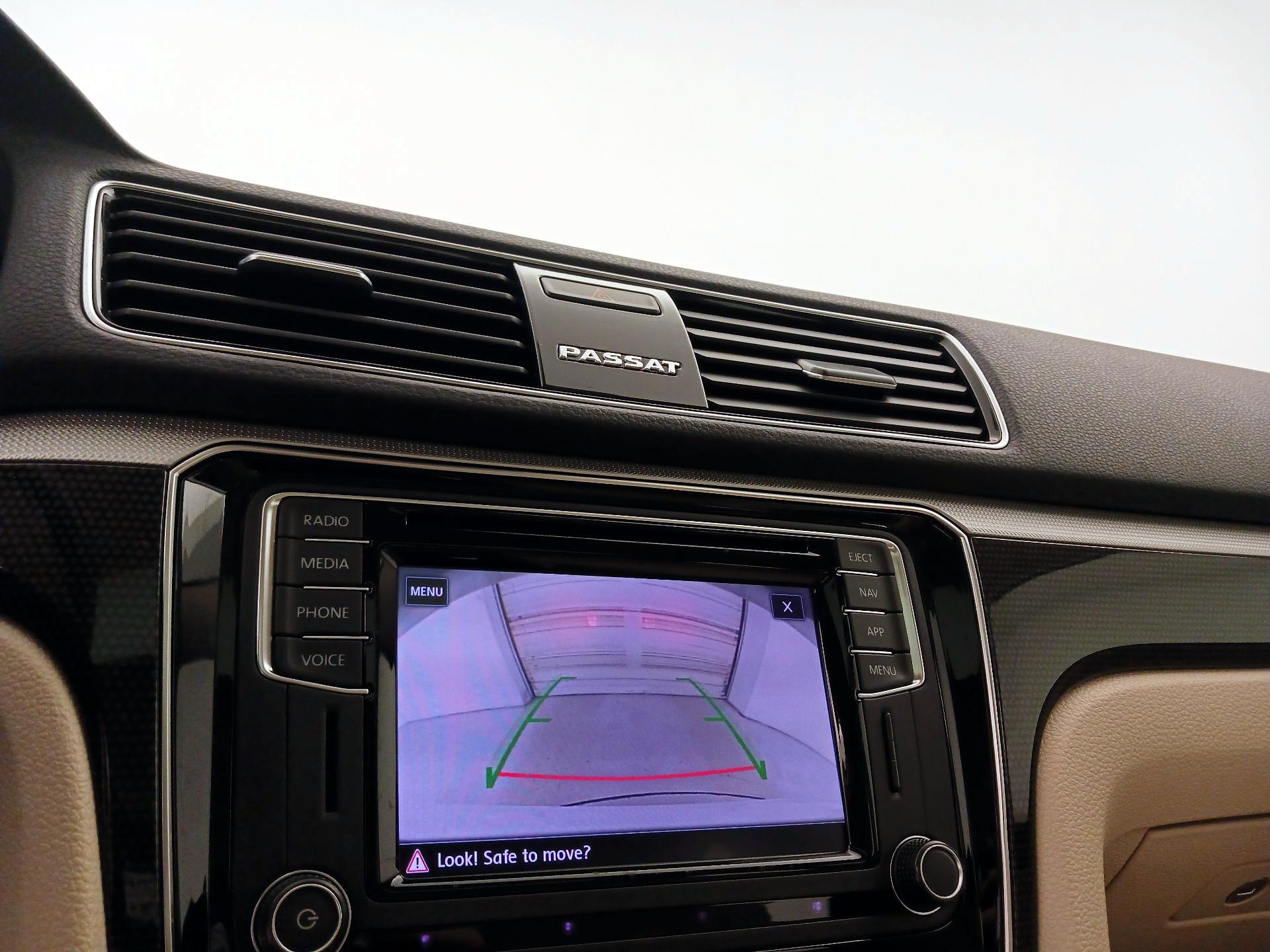 Thumbnail: 2019 Volkswagen Passat - 14