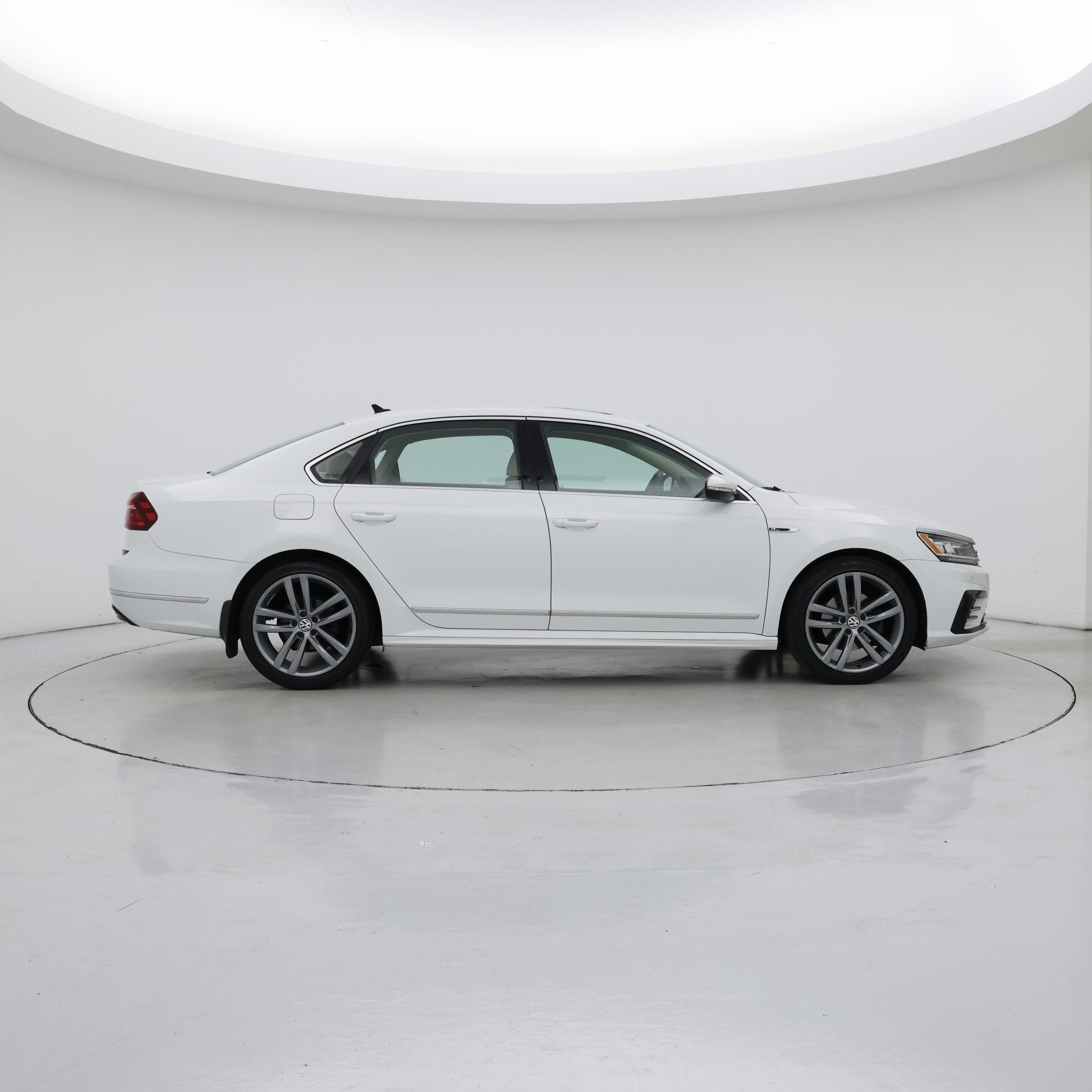 Thumbnail: 2019 Volkswagen Passat - 7