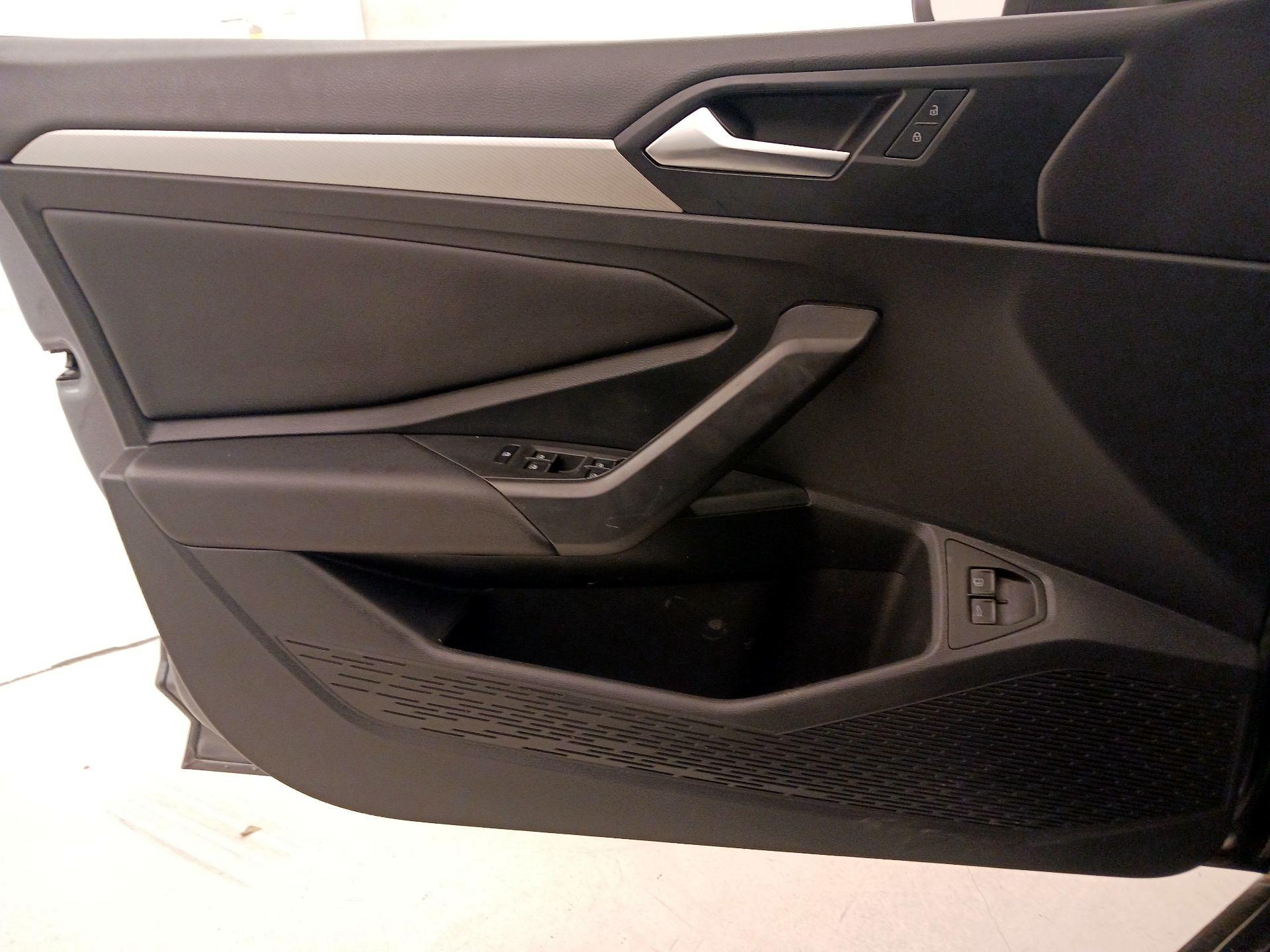 Thumbnail: 2021 Volkswagen Jetta - 12