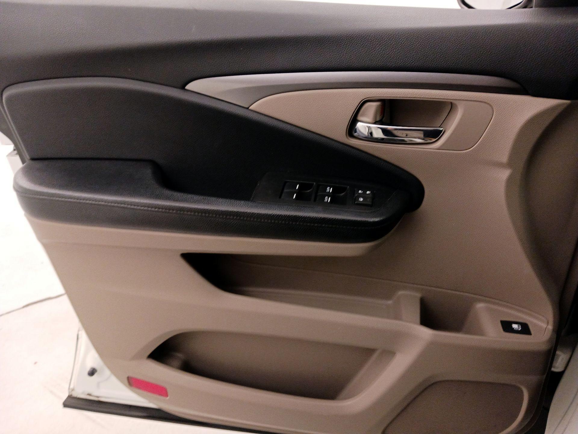 Thumbnail: 2018 Honda Pilot - 12