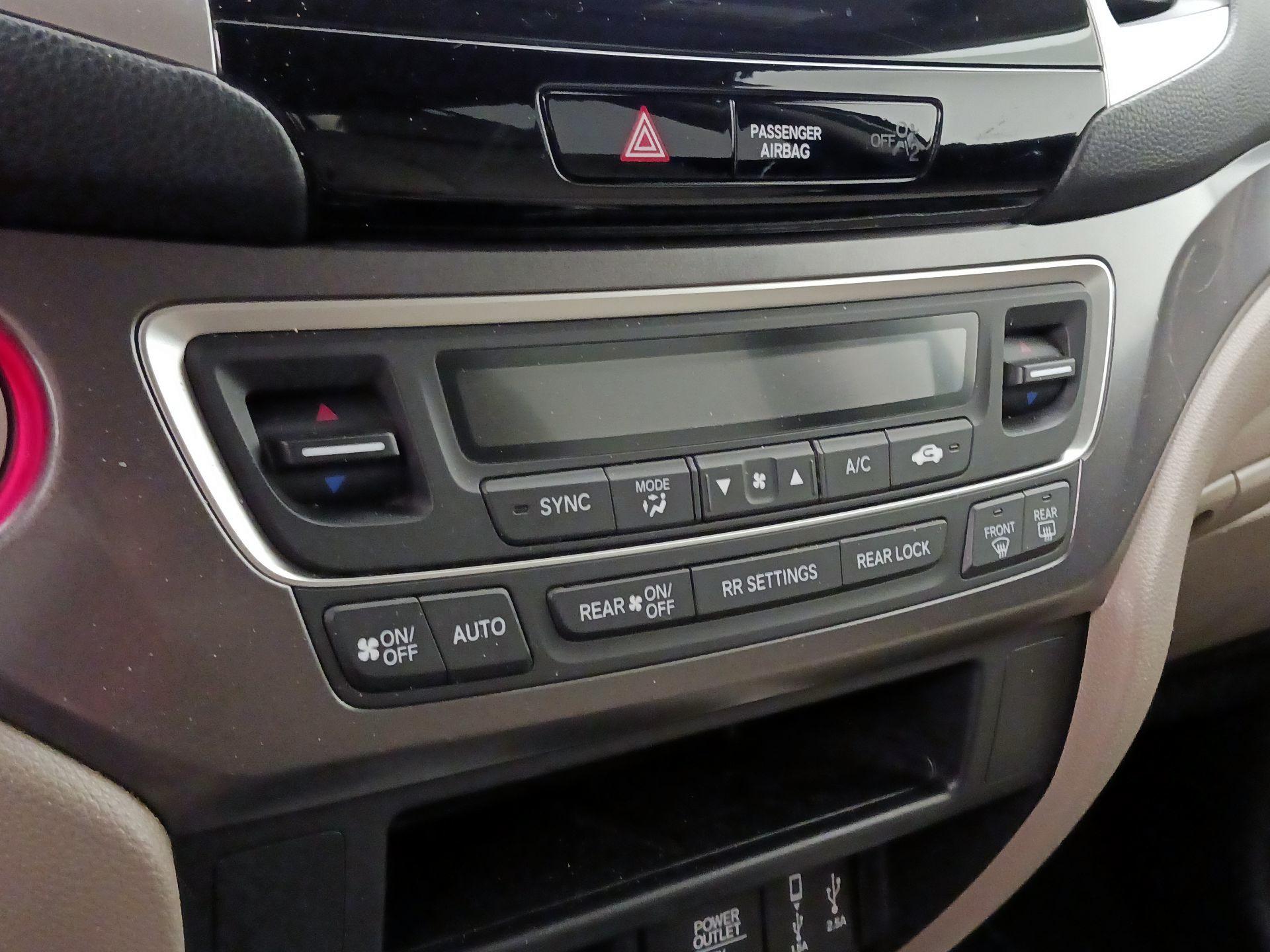 Thumbnail: 2018 Honda Pilot - 16