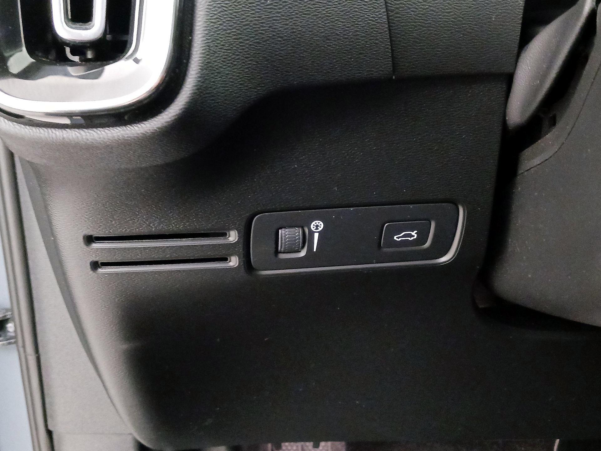Thumbnail: 2020 Volvo XC40 - 13