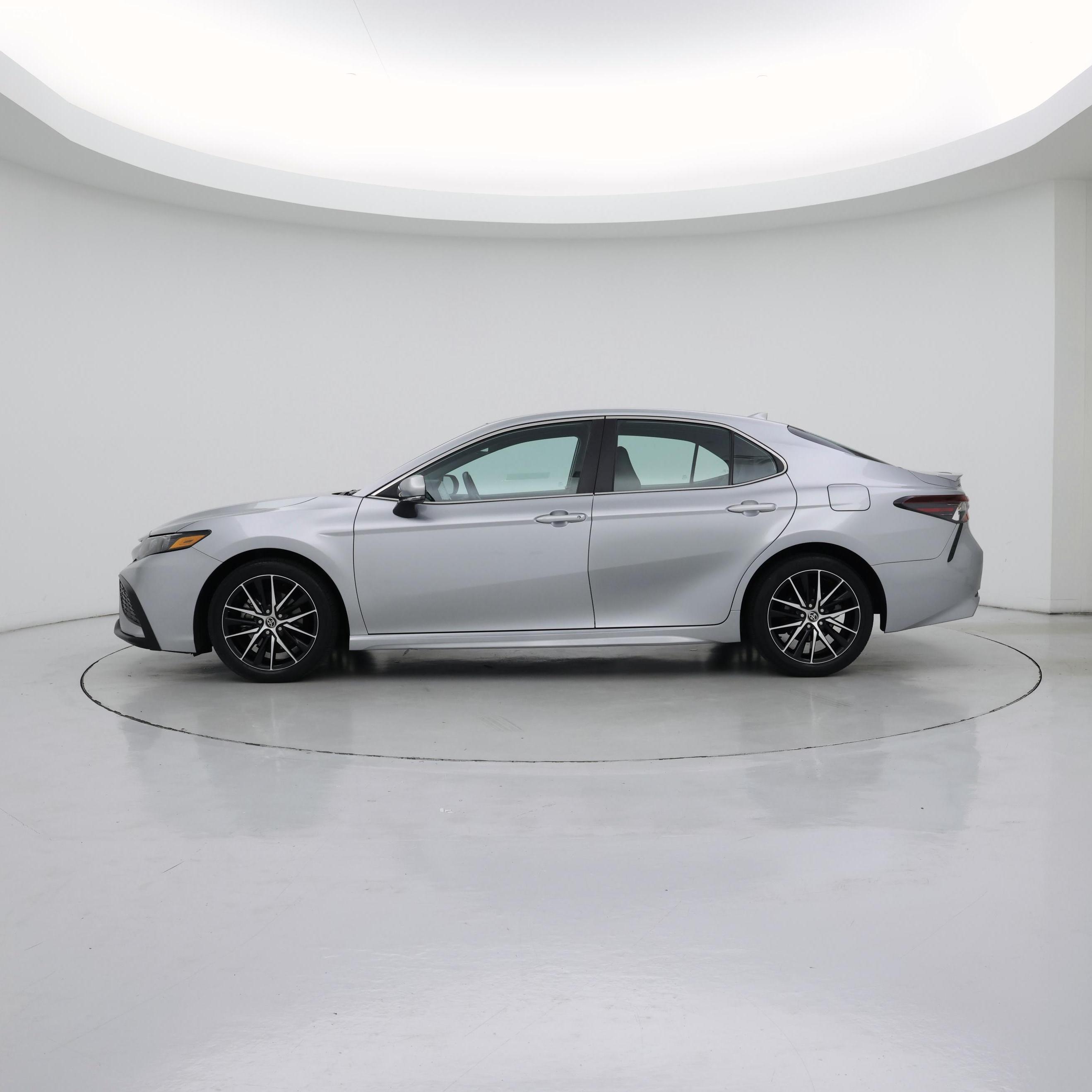 Thumbnail: 2022 Toyota Camry - 3