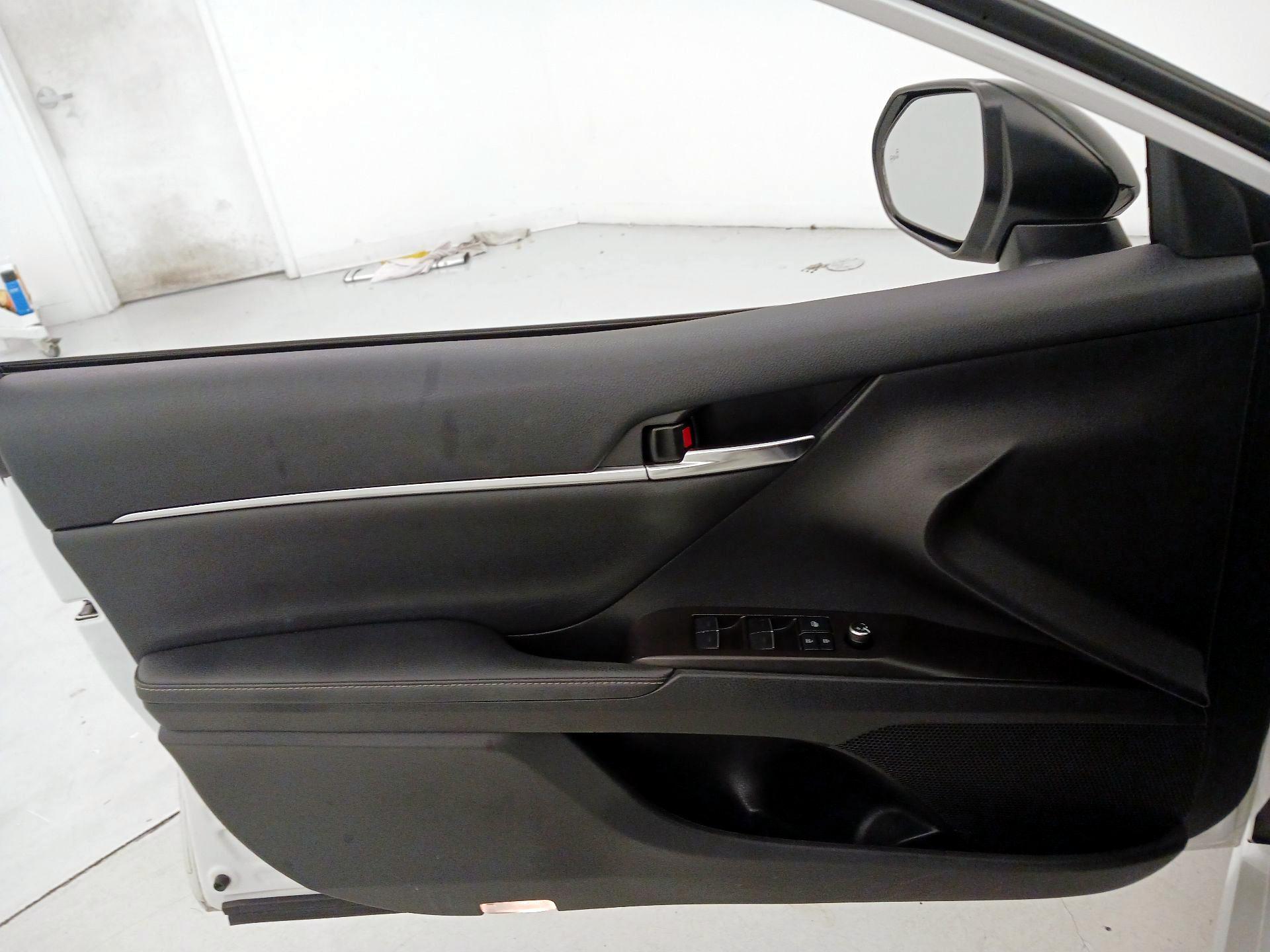 Thumbnail: 2022 Toyota Camry - 12