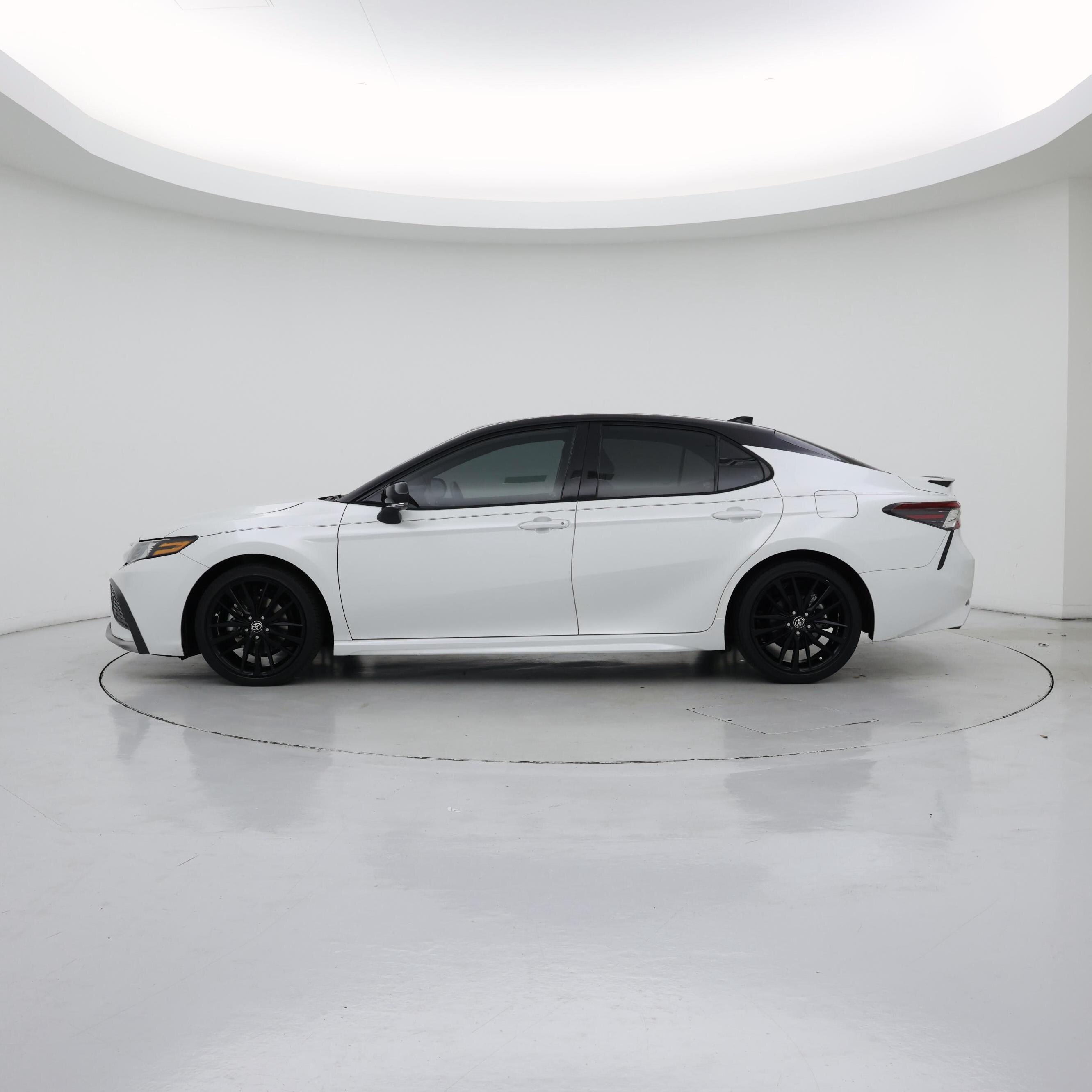 Thumbnail: 2022 Toyota Camry - 3