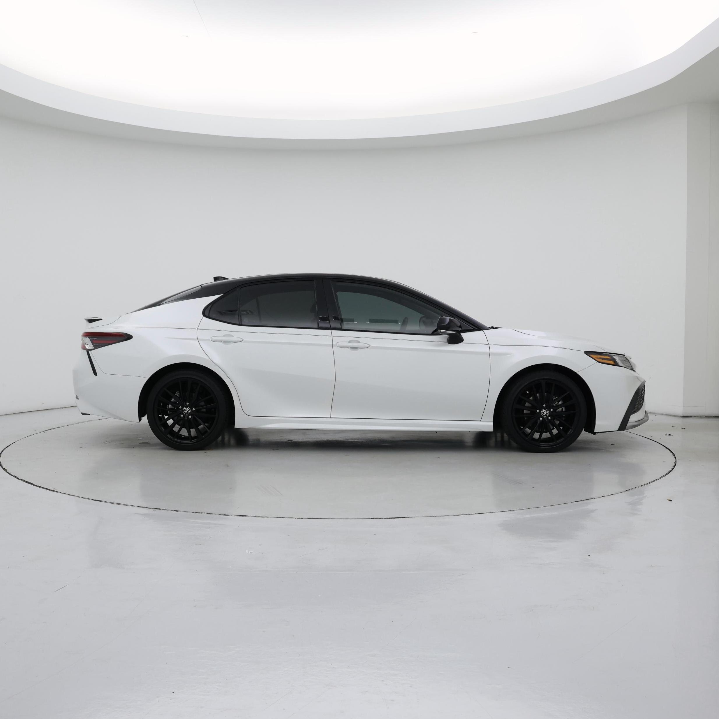 Thumbnail: 2022 Toyota Camry - 7