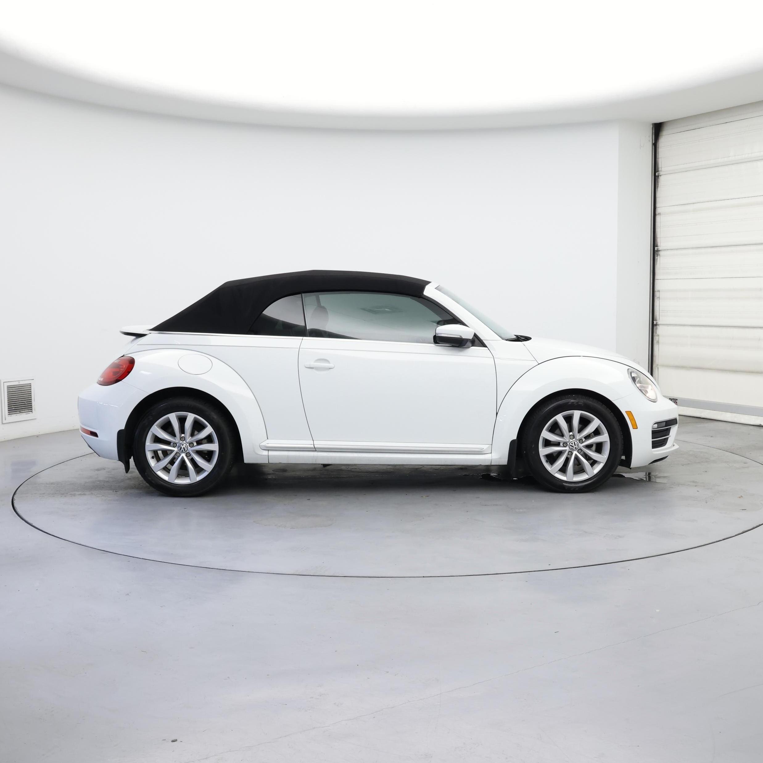 Thumbnail: 2017 Volkswagen Beetle - 7