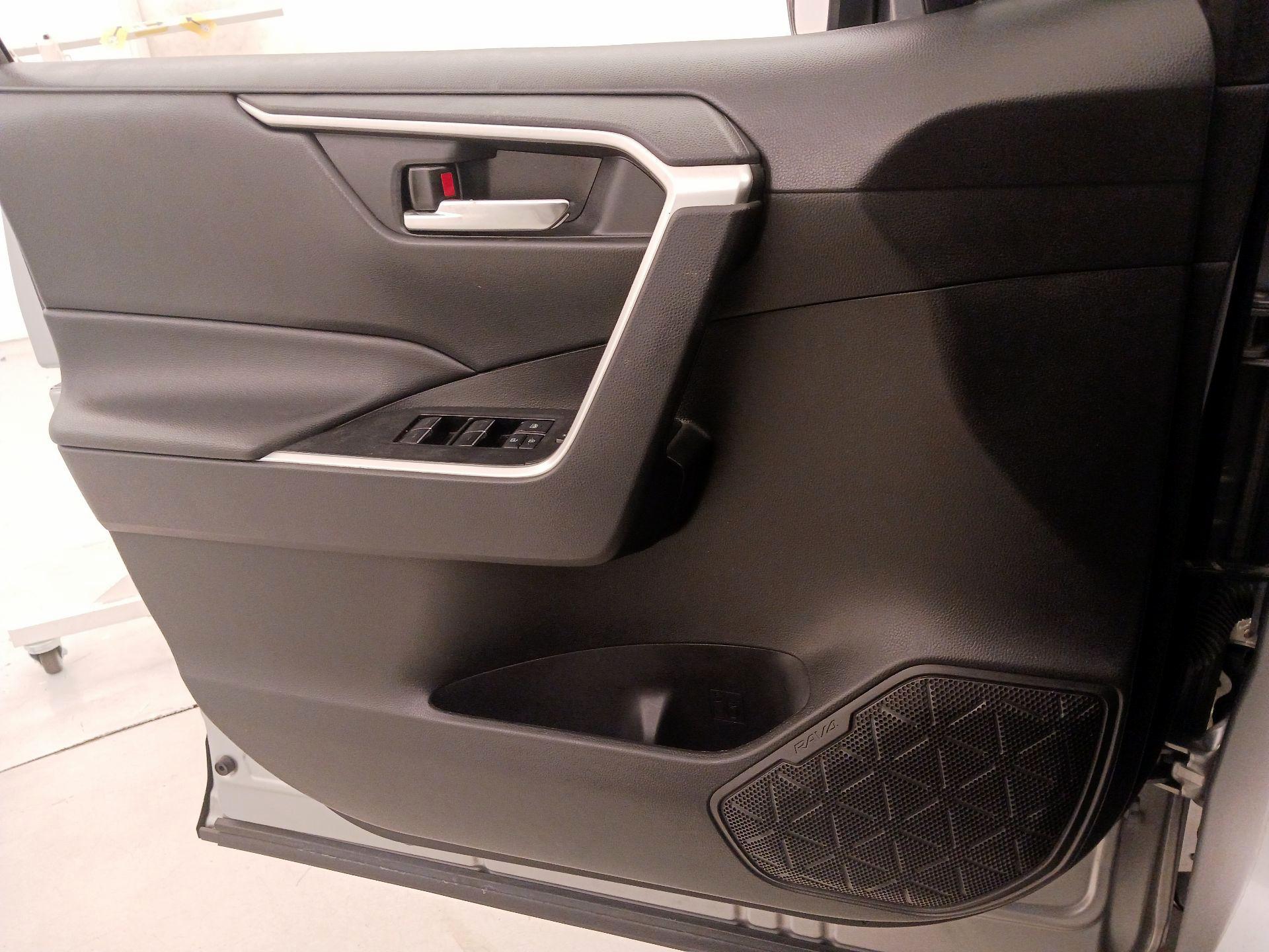 Thumbnail: 2022 Toyota RAV4 - 12