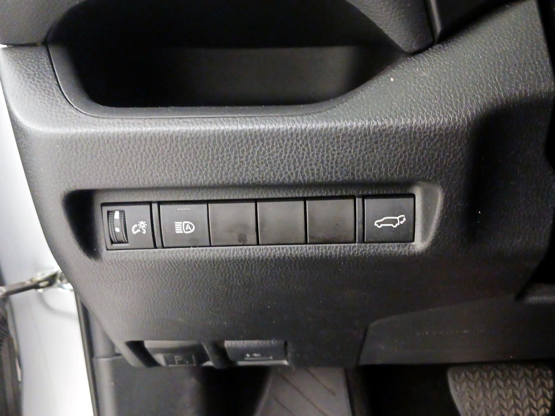 Thumbnail: 2022 Toyota RAV4 - 13