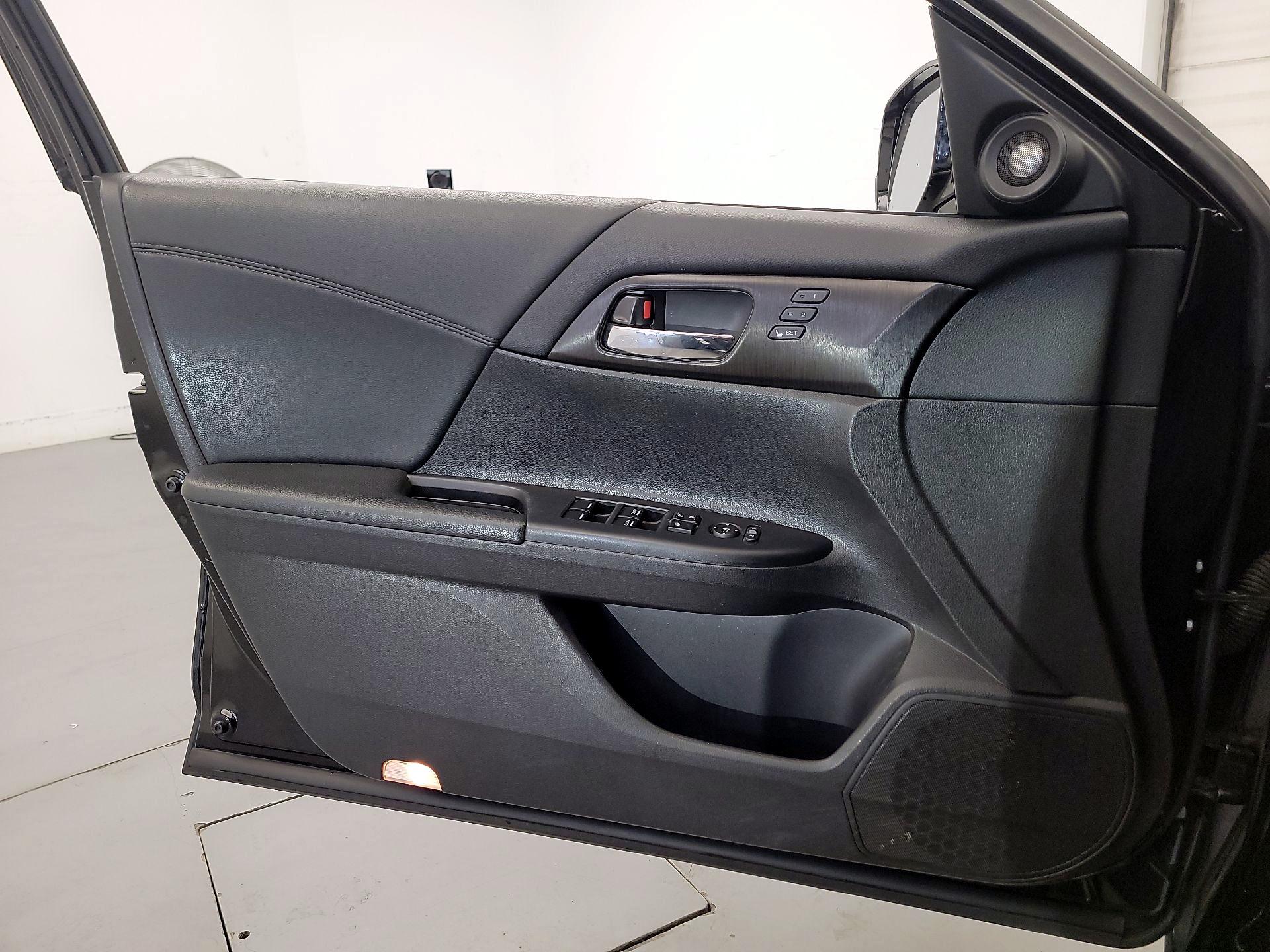 Thumbnail: 2015 Honda Accord - 12