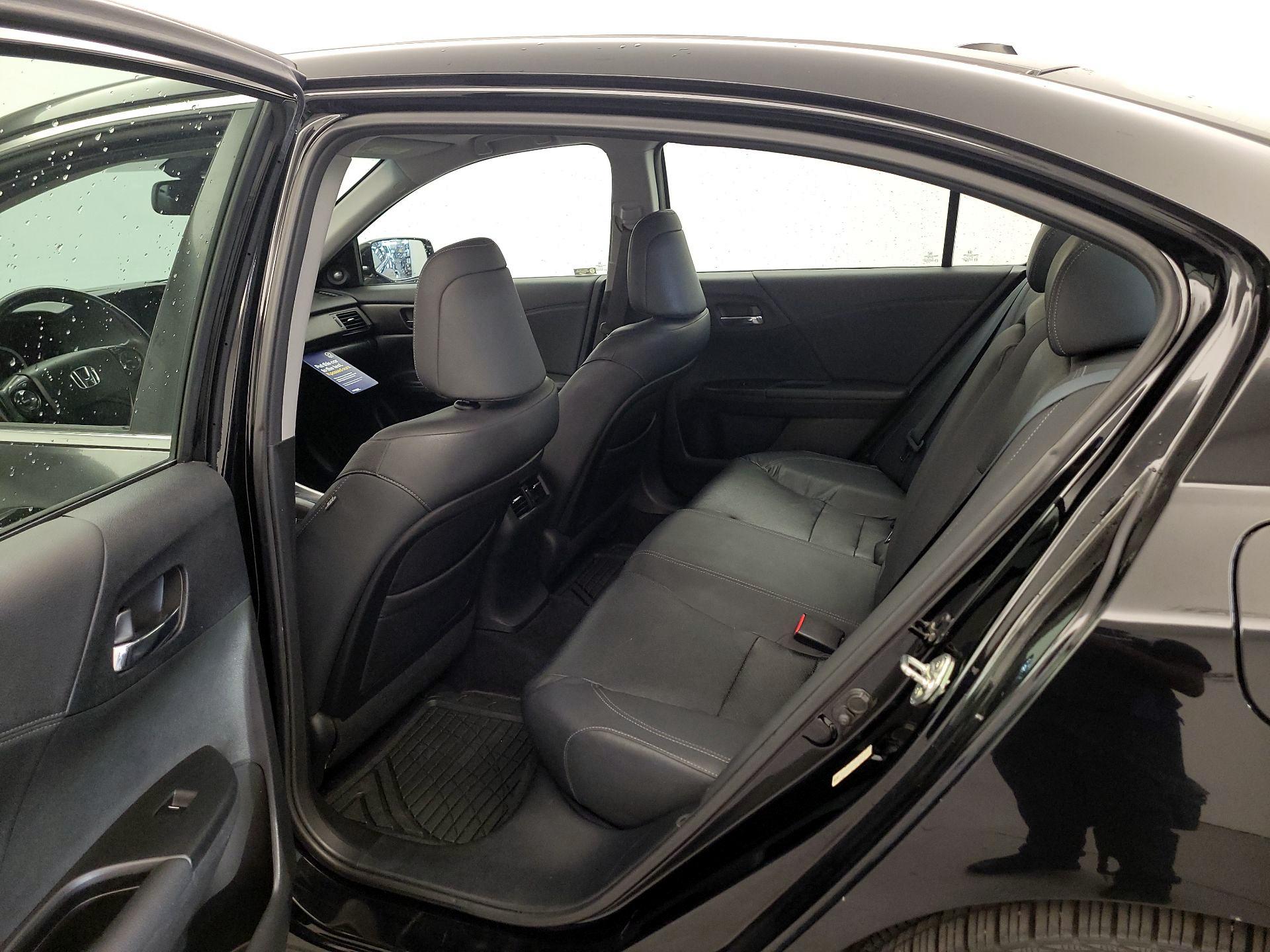 Thumbnail: 2015 Honda Accord - 18