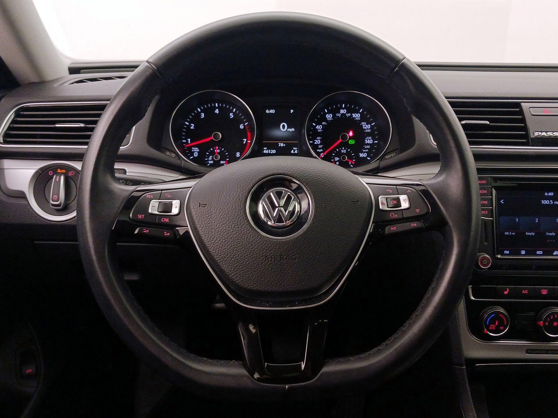 Thumbnail: 2019 Volkswagen Passat - 10