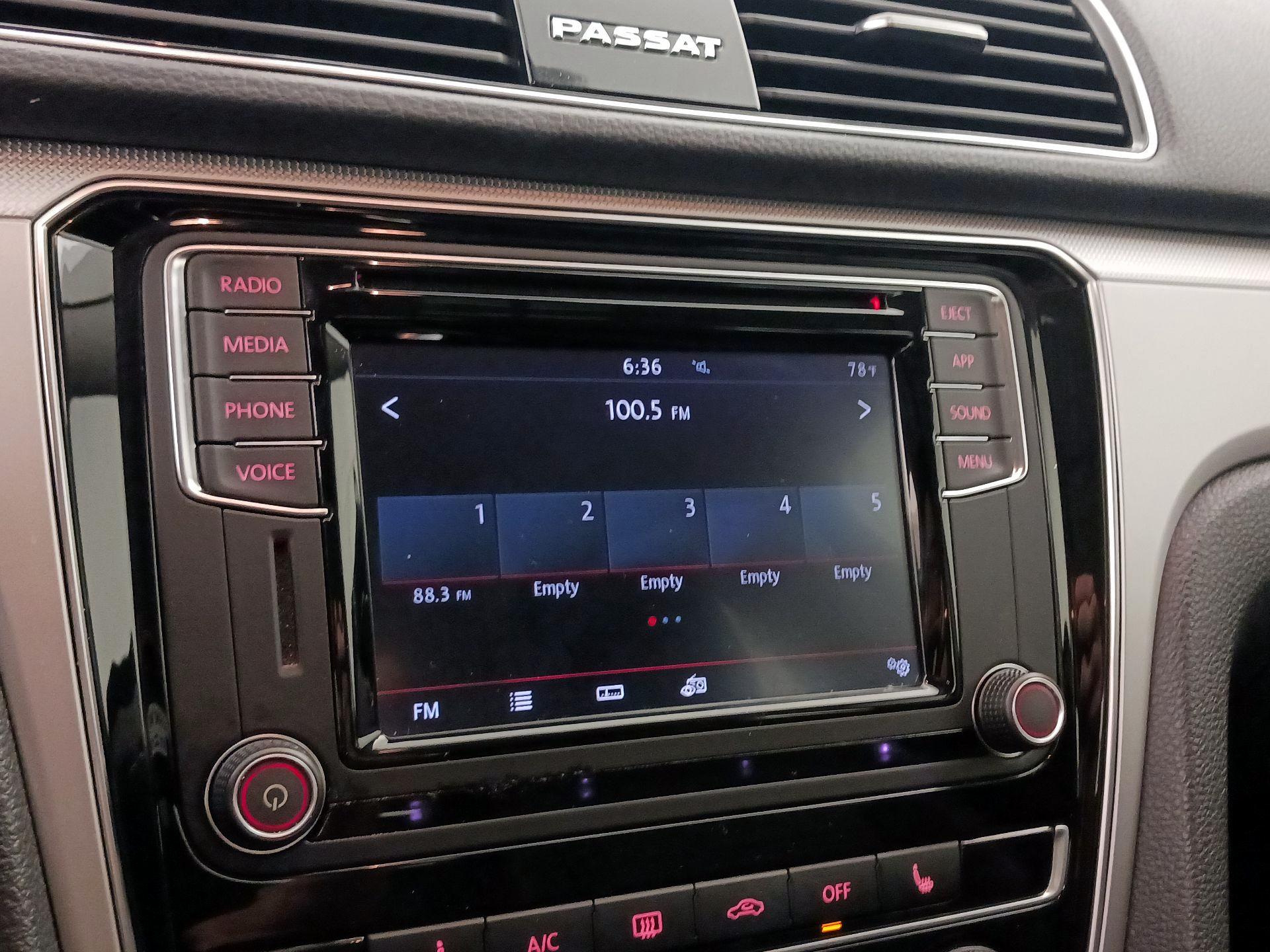 Thumbnail: 2019 Volkswagen Passat - 15