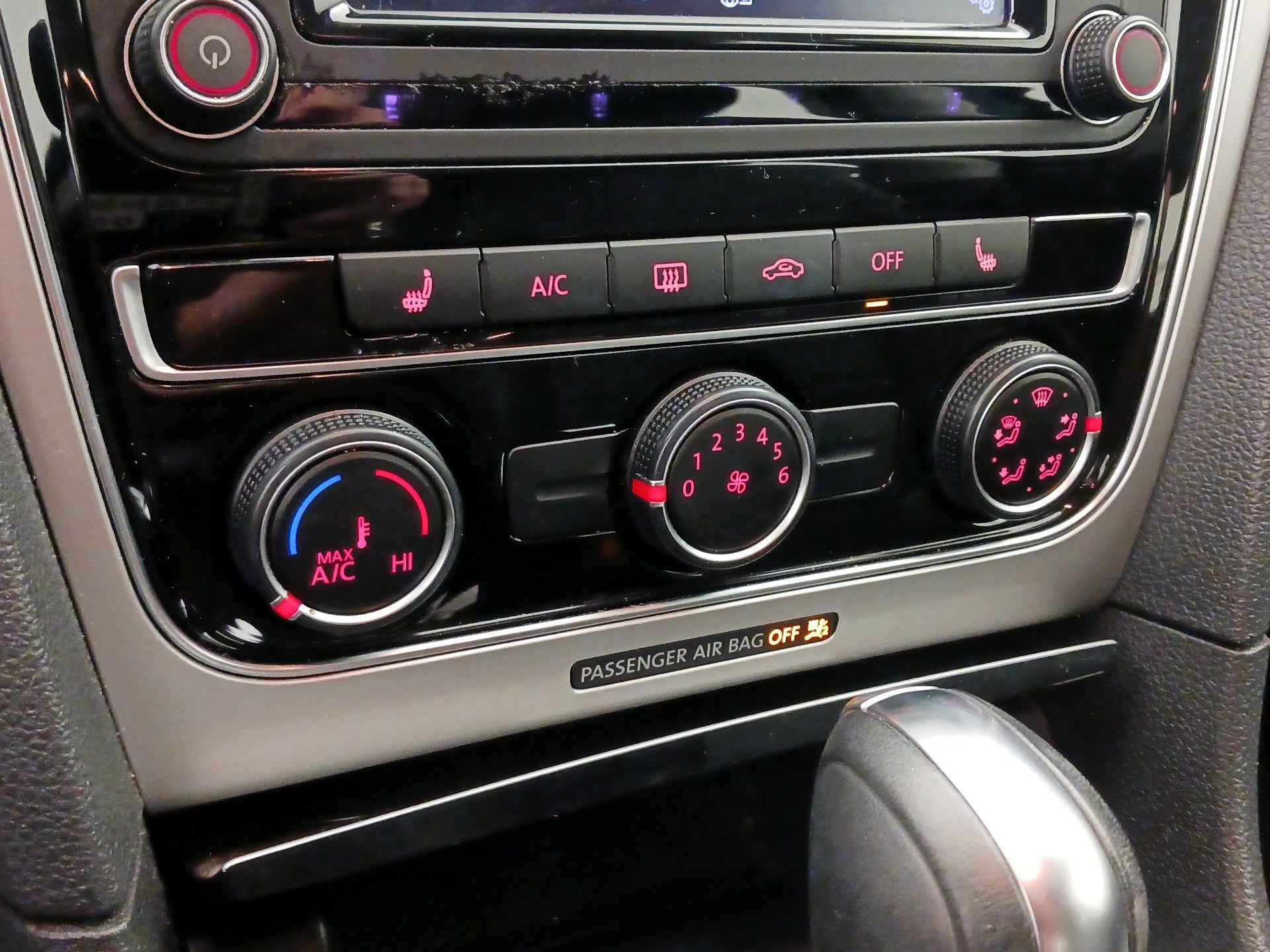 Thumbnail: 2019 Volkswagen Passat - 16