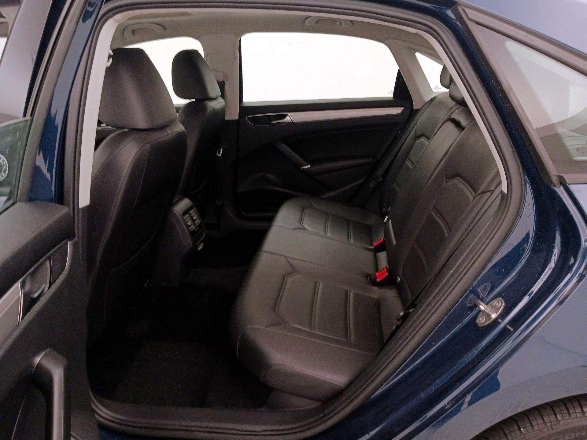 Thumbnail: 2019 Volkswagen Passat - 20