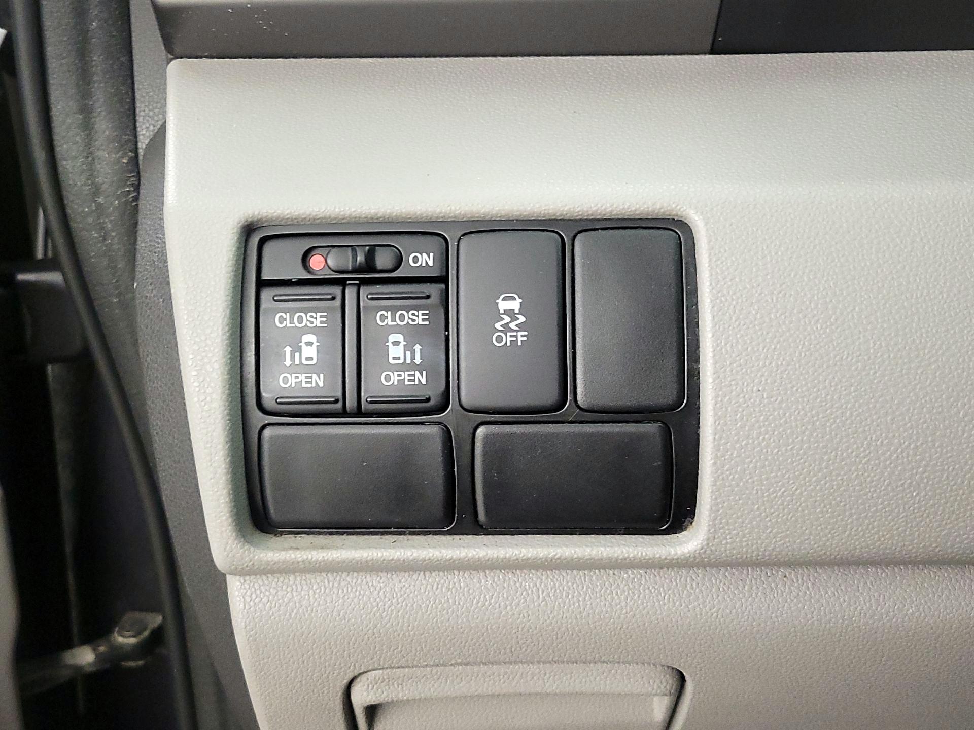 Thumbnail: 2014 Honda Odyssey - 13