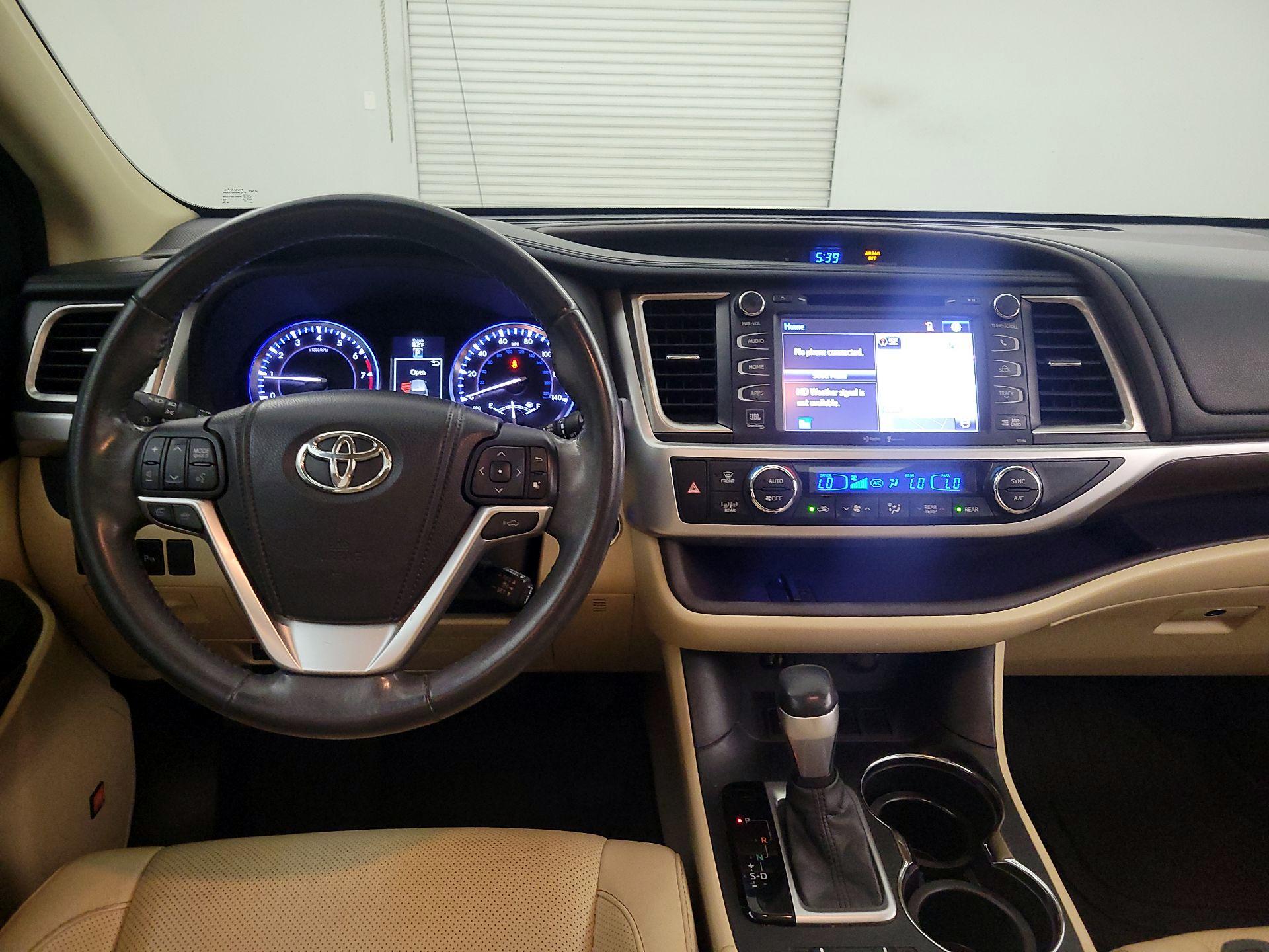 Thumbnail: 2014 Toyota Highlander - 9