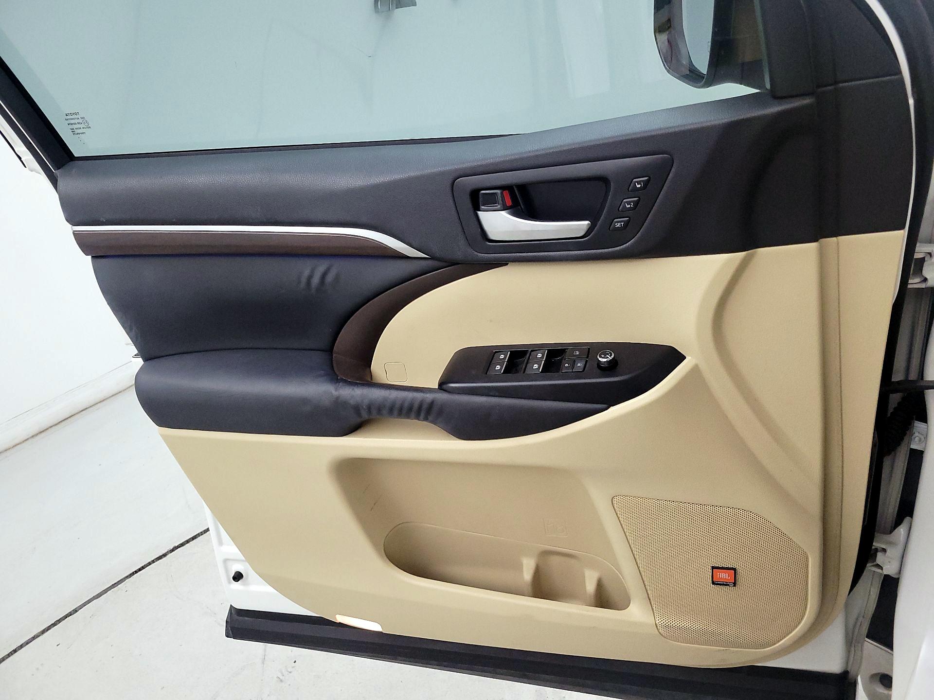Thumbnail: 2014 Toyota Highlander - 12