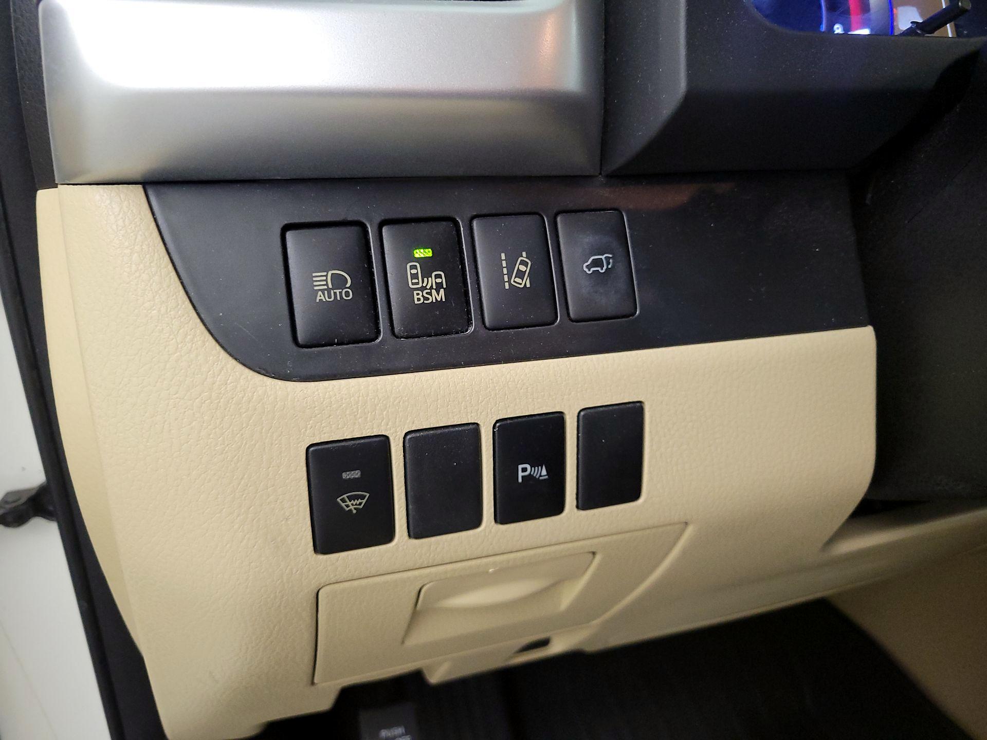 Thumbnail: 2014 Toyota Highlander - 13