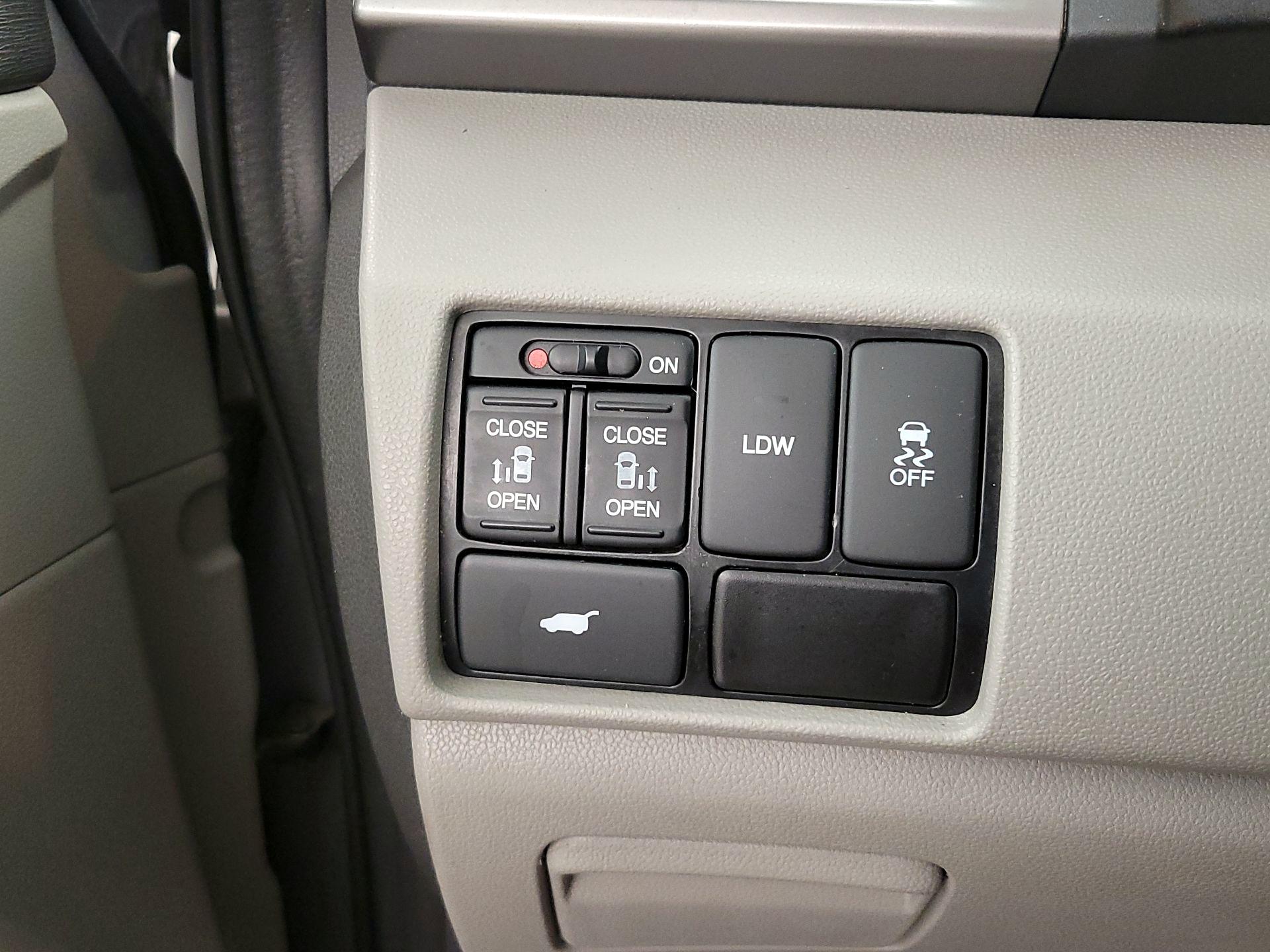 Thumbnail: 2015 Honda Odyssey - 13