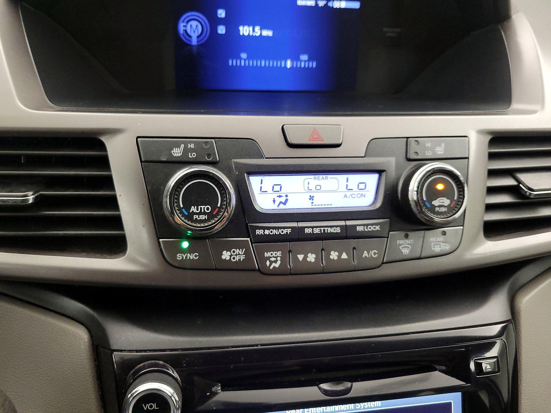 Thumbnail: 2015 Honda Odyssey - 16